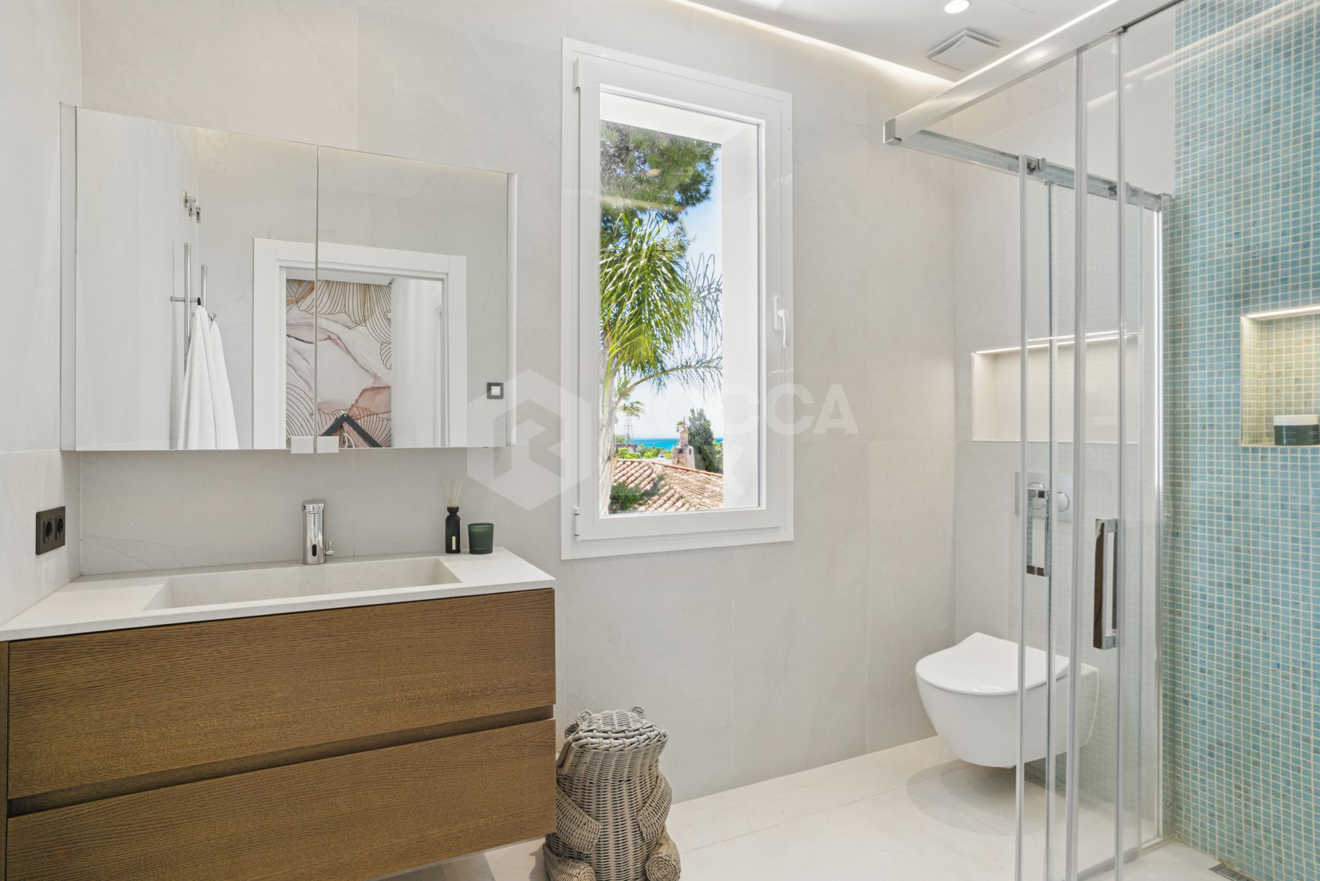 Modern, south facing six bedroom villa with sea views located in Nueva Andalucia, Marbella