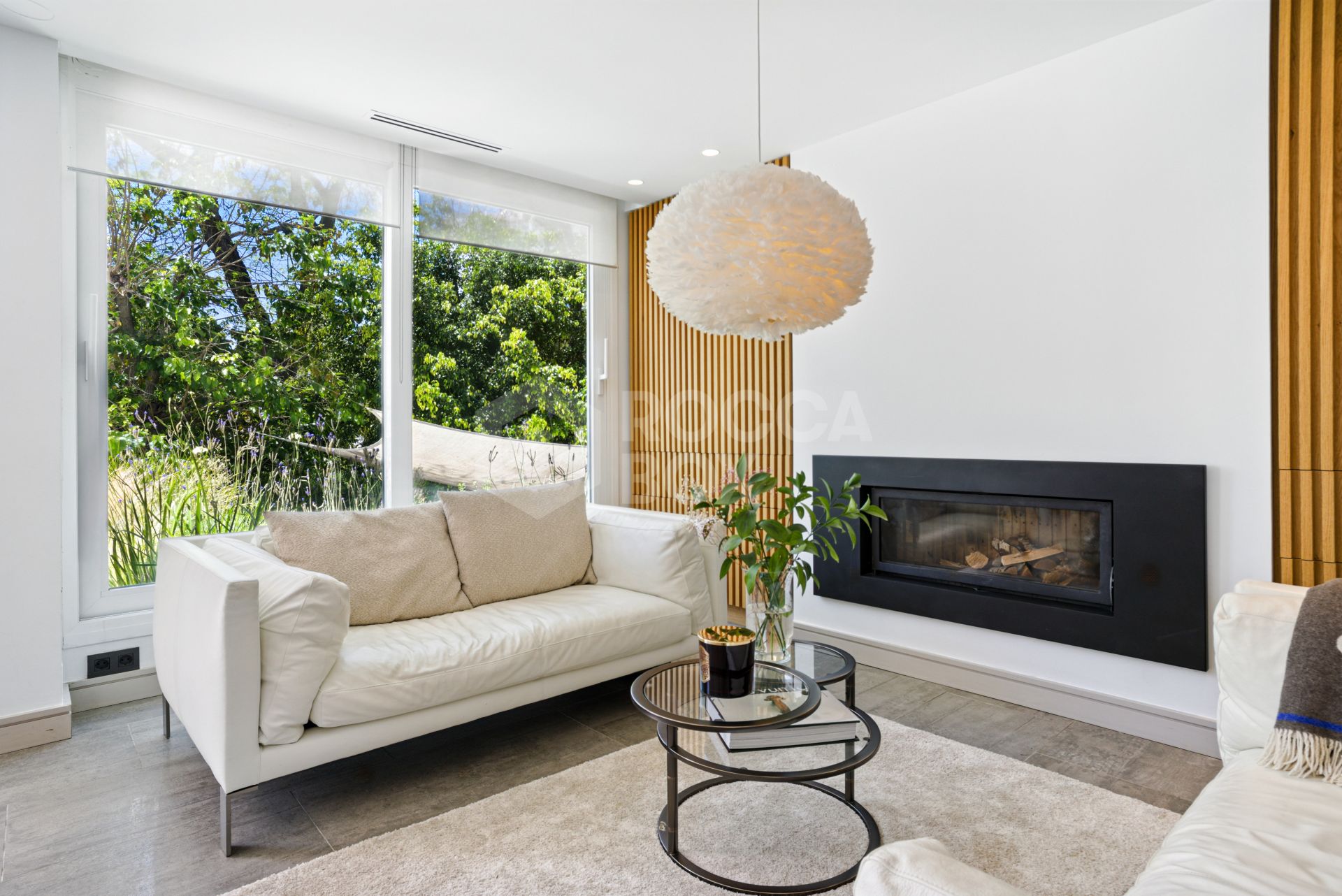 Modern, south facing six bedroom villa with sea views located in Nueva Andalucia, Marbella