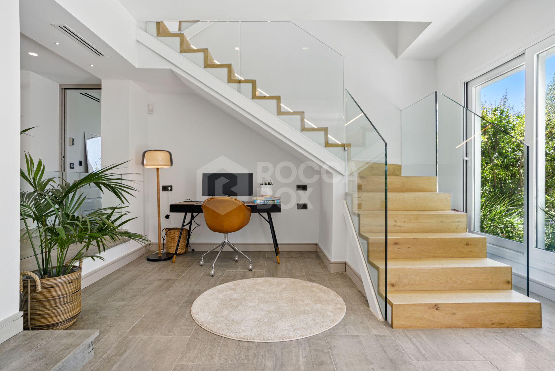 Modern, south facing six bedroom villa with sea views located in Nueva Andalucia, Marbella