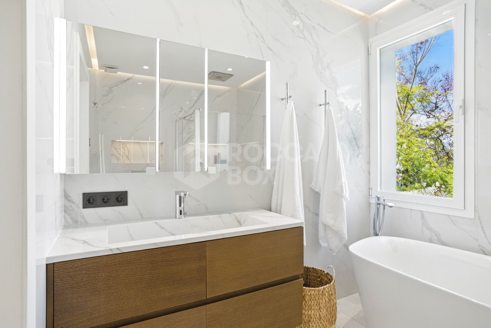 Modern, south facing six bedroom villa with sea views located in Nueva Andalucia, Marbella