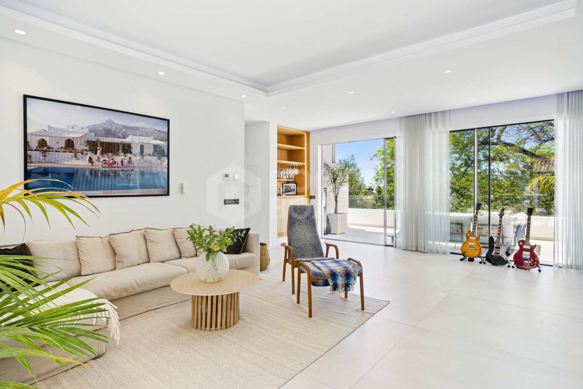 Modern, south facing six bedroom villa with sea views located in Nueva Andalucia, Marbella