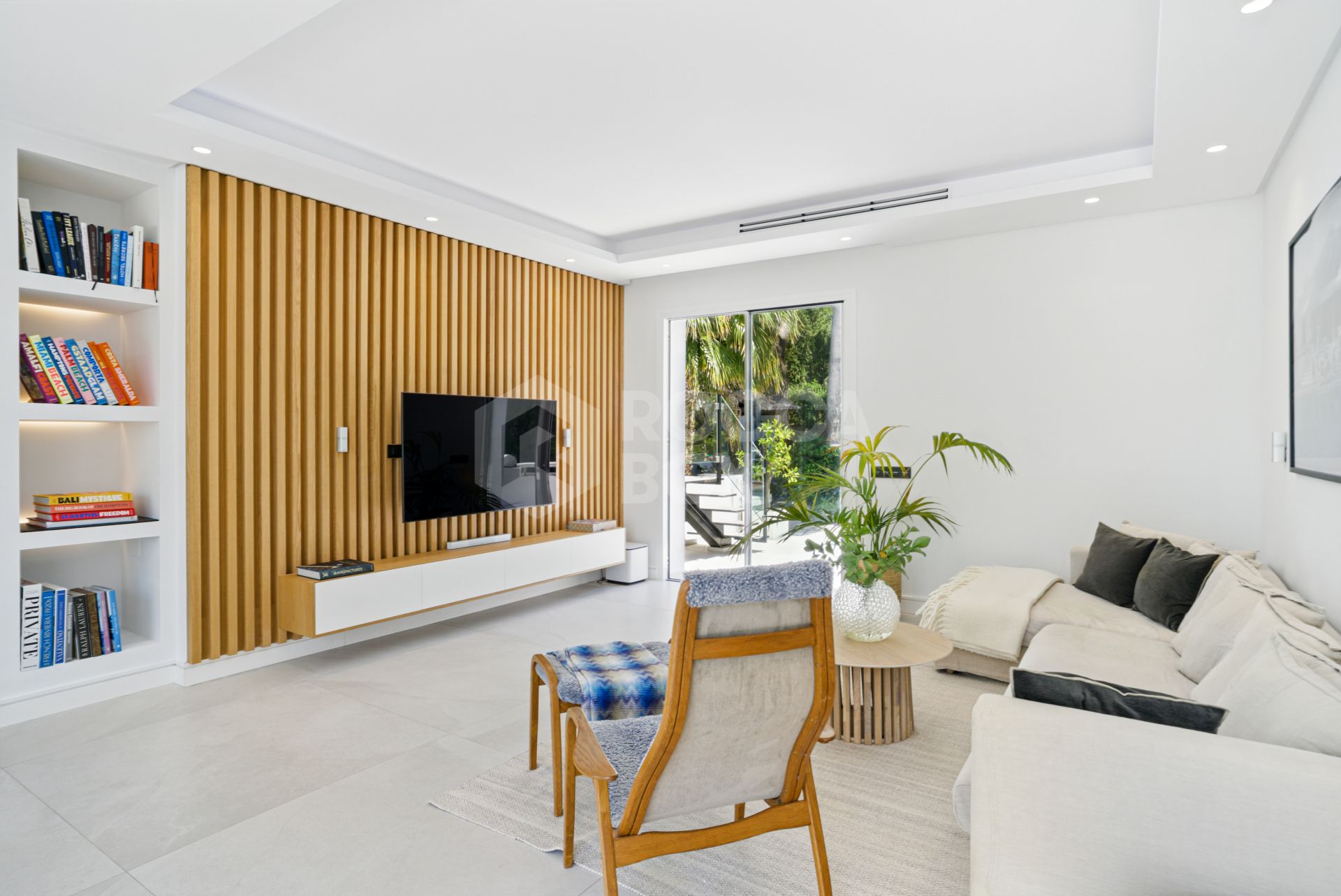Modern, south facing six bedroom villa with sea views located in Nueva Andalucia, Marbella