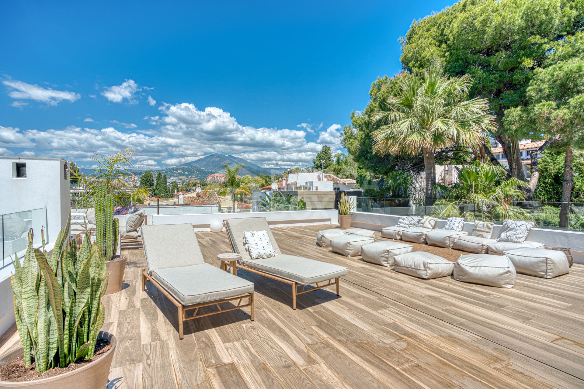 Modern, south facing six bedroom villa with sea views located in Nueva Andalucia, Marbella