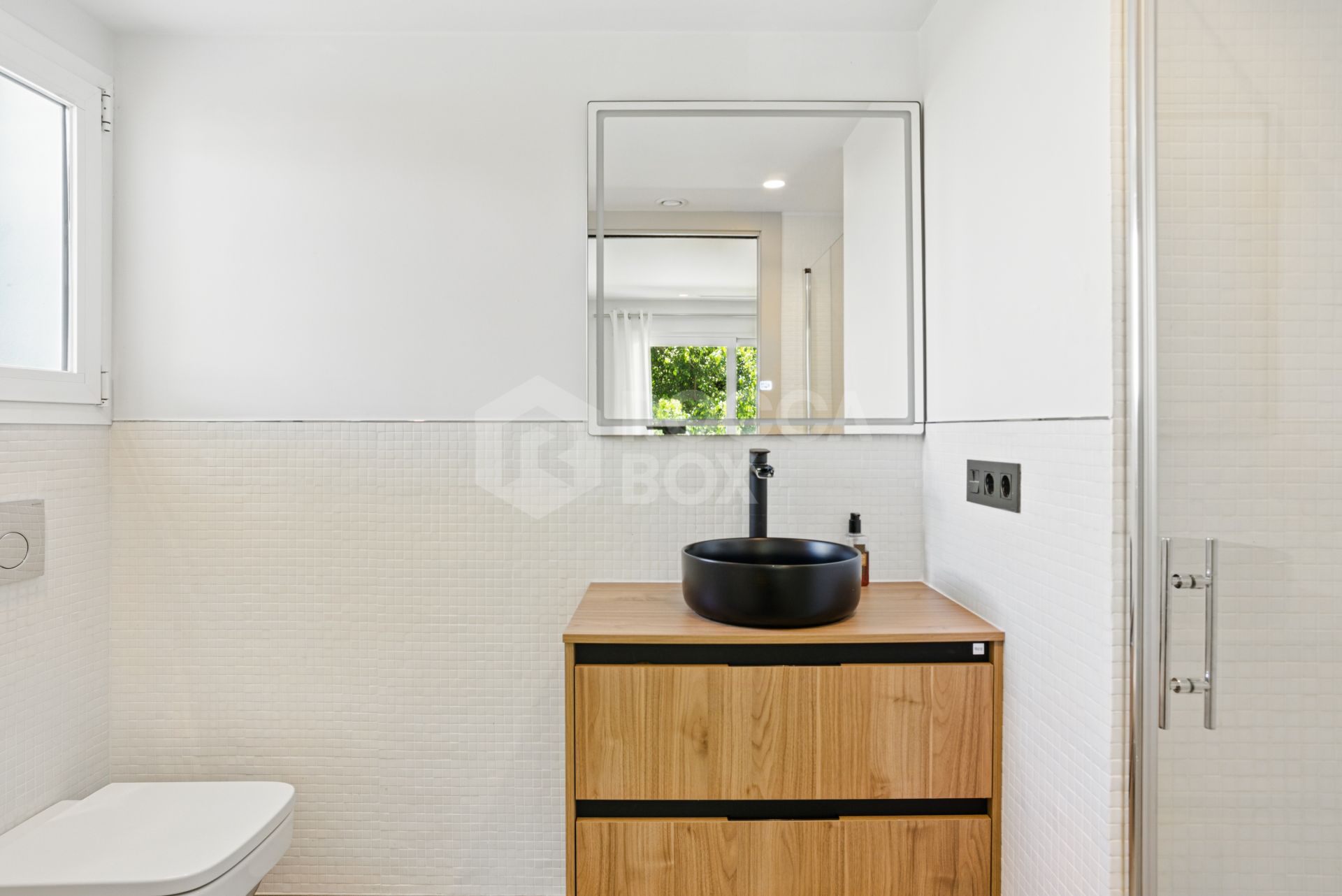 Modern, south facing six bedroom villa with sea views located in Nueva Andalucia, Marbella