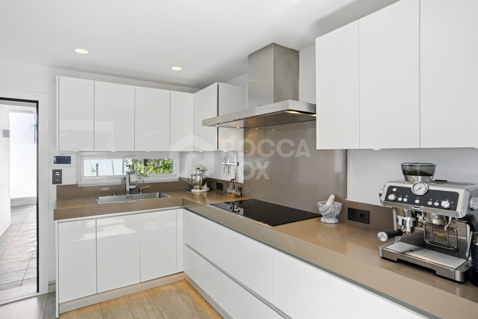 Modern, south facing six bedroom villa with sea views located in Nueva Andalucia, Marbella