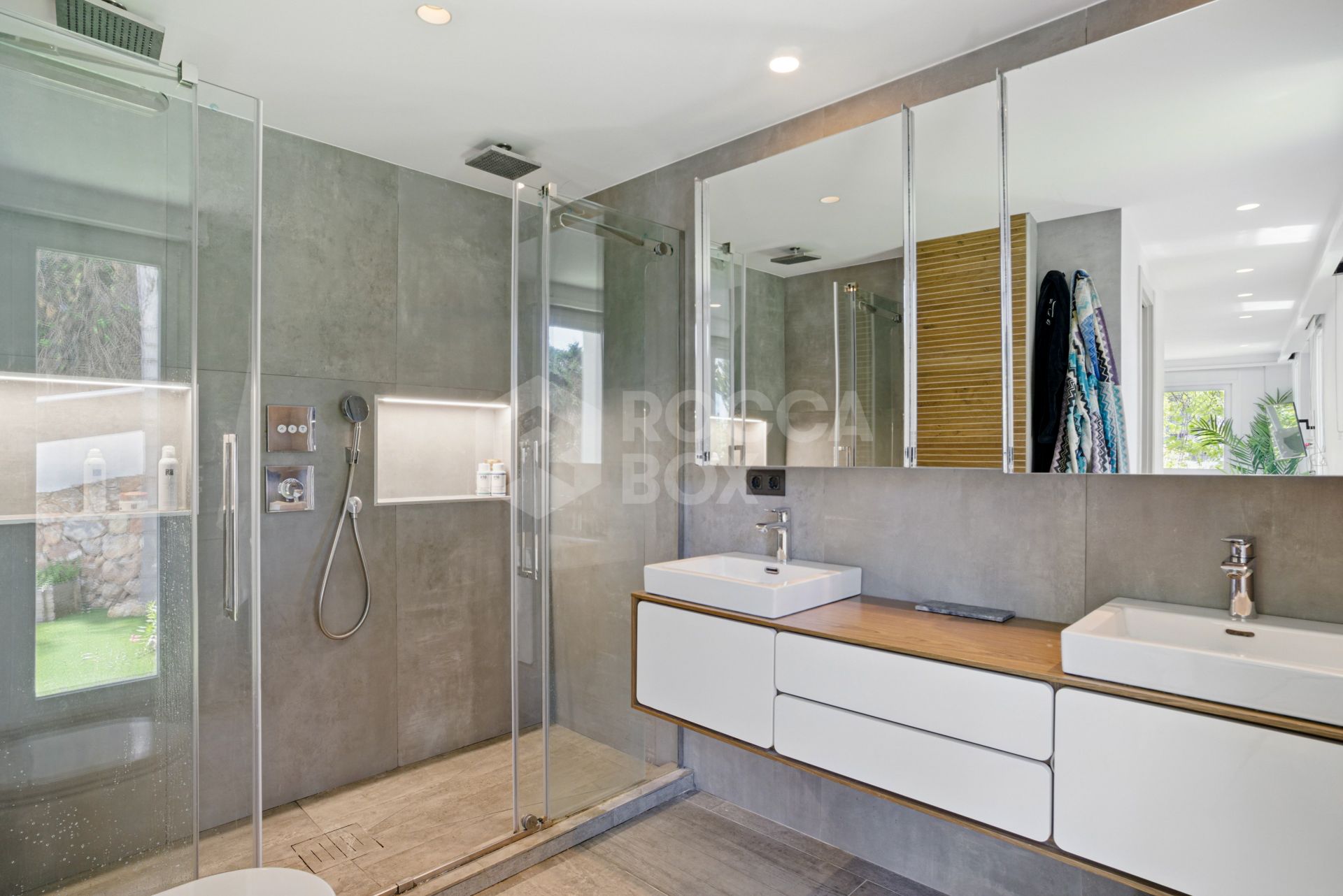 Modern, south facing six bedroom villa with sea views located in Nueva Andalucia, Marbella