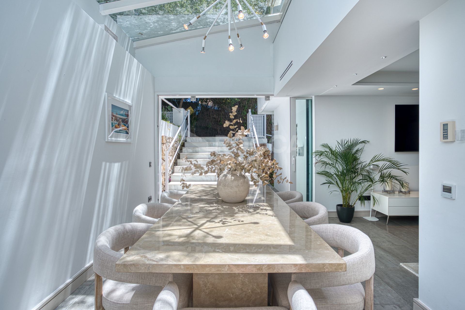 Modern, south facing six bedroom villa with sea views located in Nueva Andalucia, Marbella