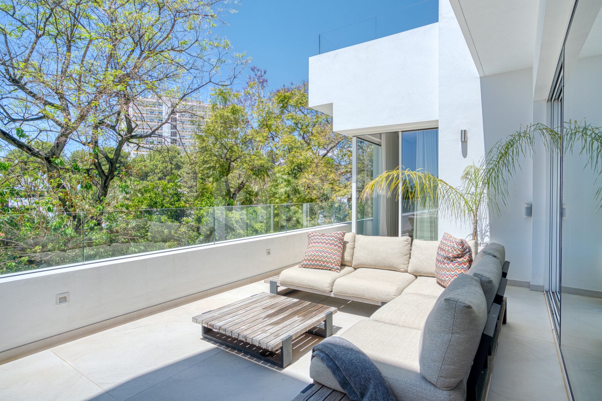 Modern, south facing six bedroom villa with sea views located in Nueva Andalucia, Marbella