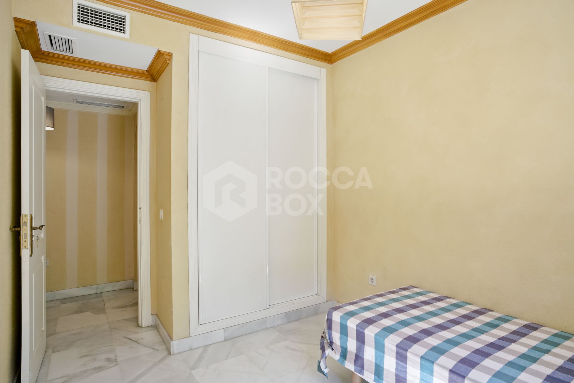 Charming three bedroom, ground floor apartment located in the sought-after community of Pinos de Nagüeles, in Marbella’s prestigious Golden Mile