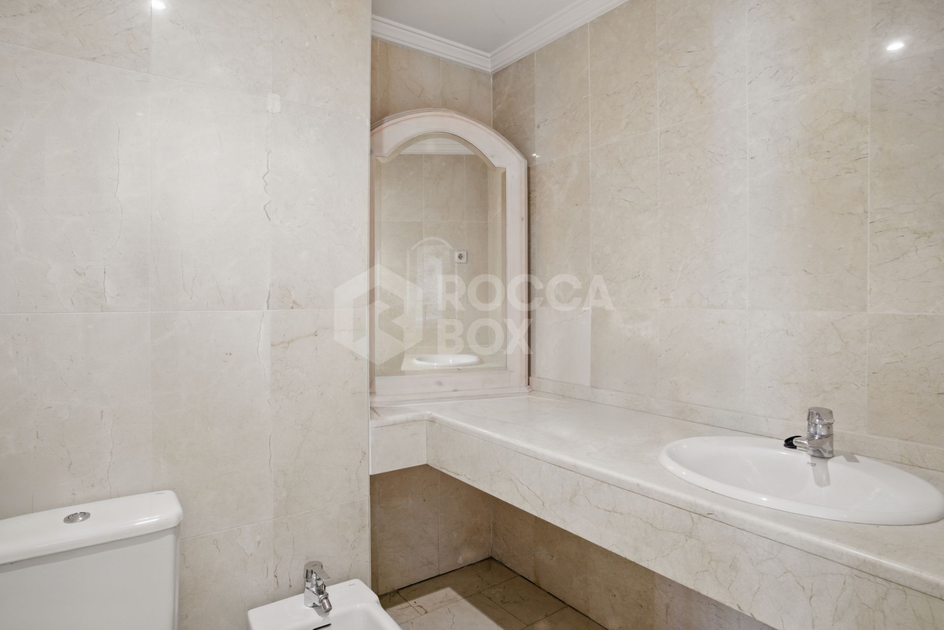 Charming three bedroom, ground floor apartment located in the sought-after community of Pinos de Nagüeles, in Marbella’s prestigious Golden Mile