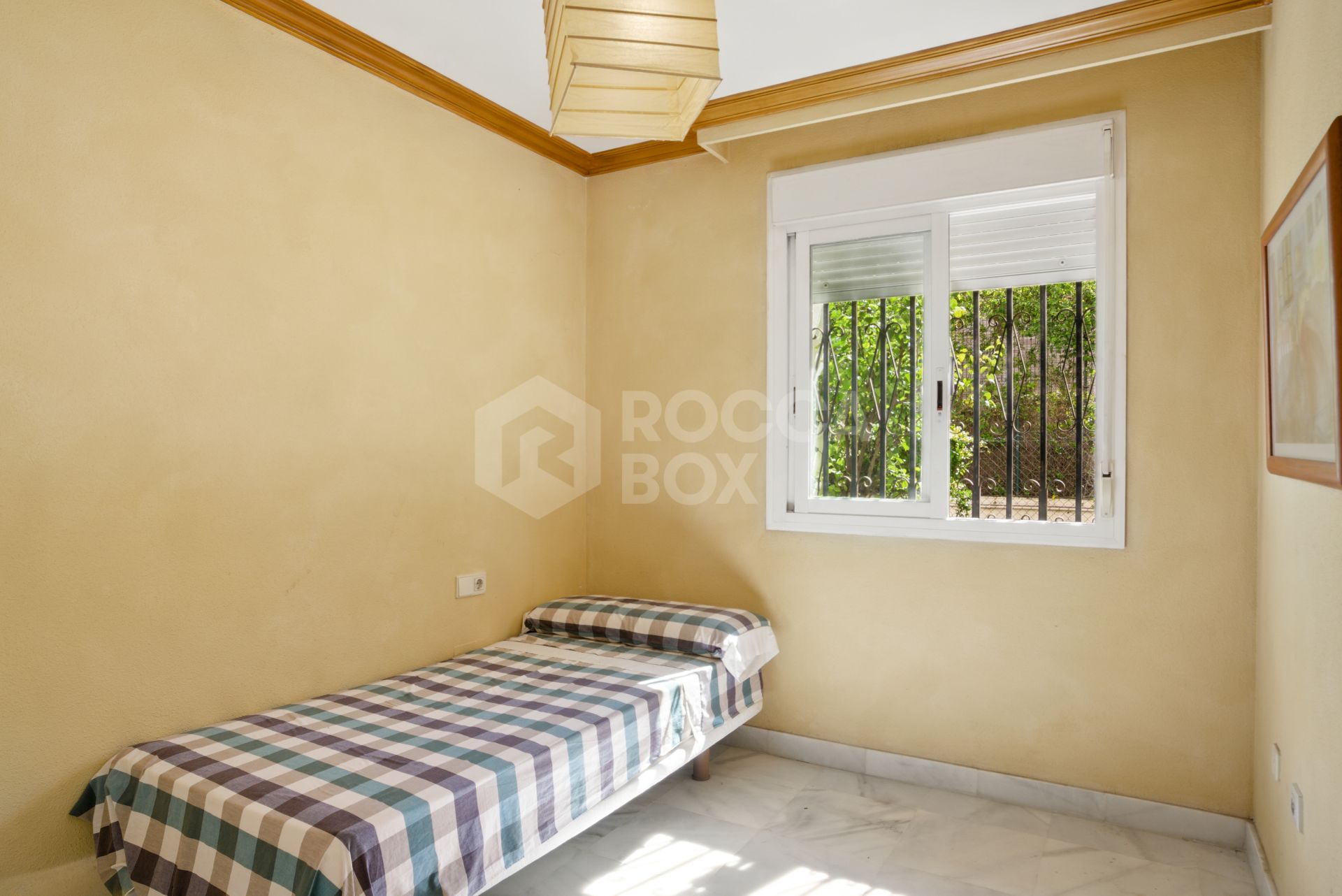 Charming three bedroom, ground floor apartment located in the sought-after community of Pinos de Nagüeles, in Marbella’s prestigious Golden Mile