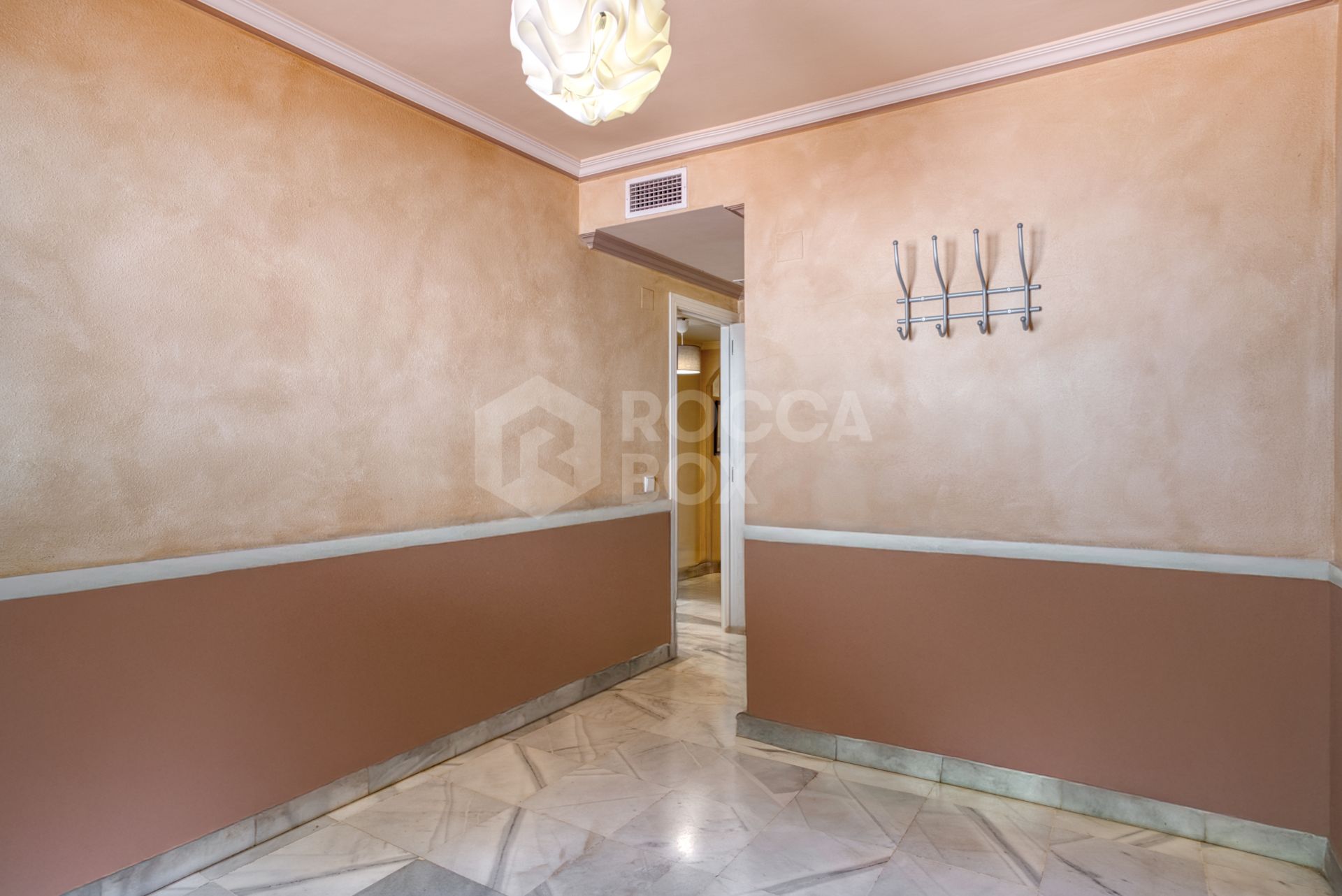 Charming three bedroom, ground floor apartment located in the sought-after community of Pinos de Nagüeles, in Marbella’s prestigious Golden Mile