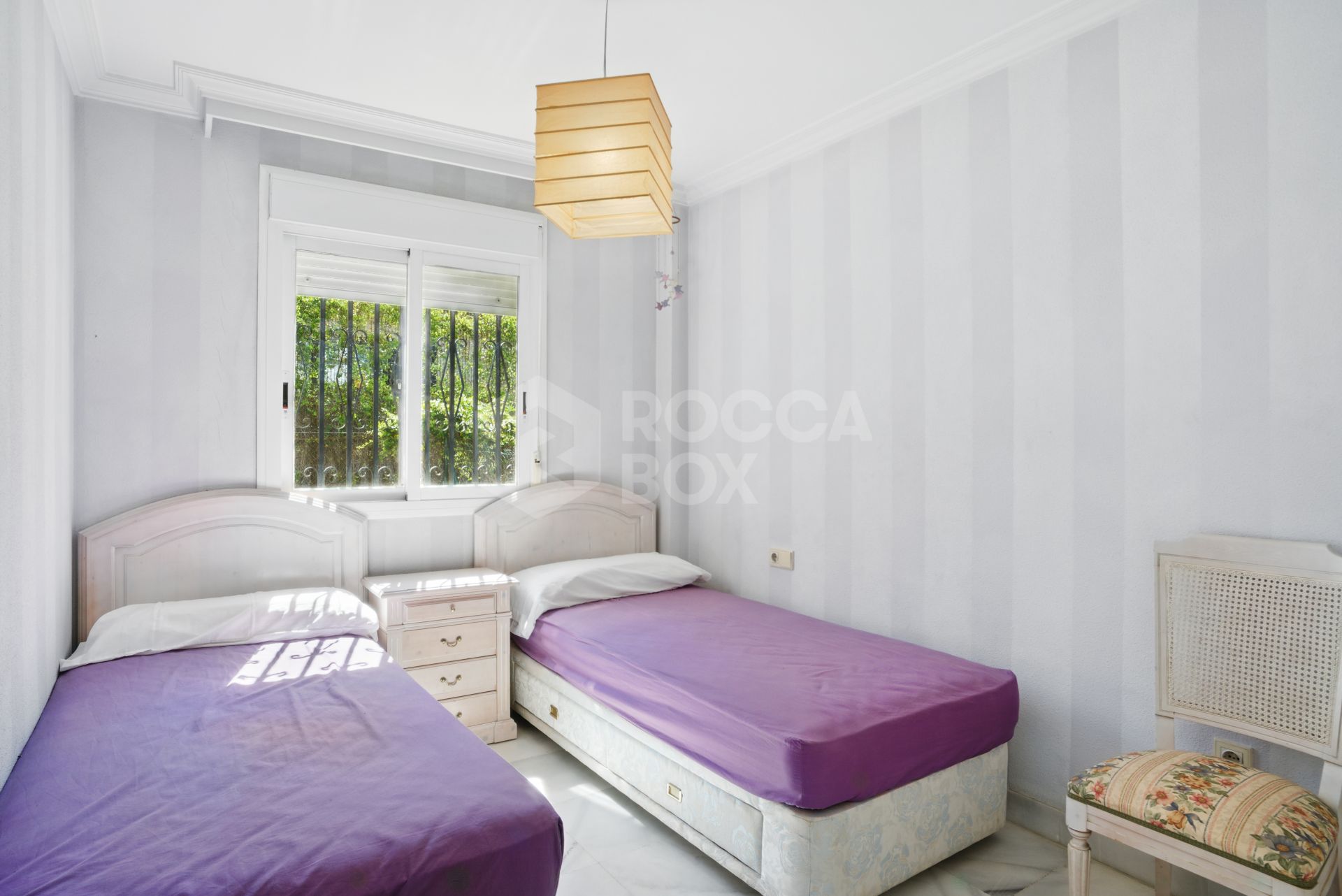 Charming three bedroom, ground floor apartment located in the sought-after community of Pinos de Nagüeles, in Marbella’s prestigious Golden Mile