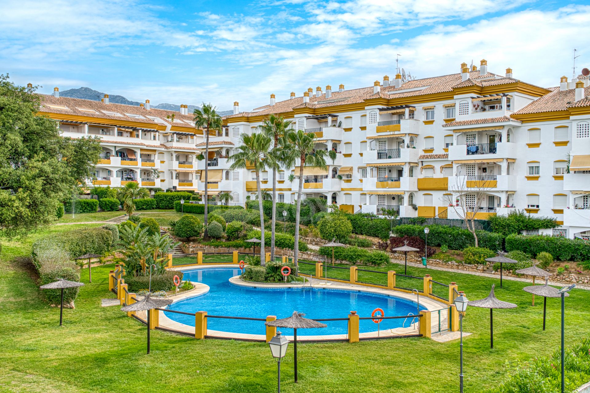 Charming three bedroom, ground floor apartment located in the sought-after community of Pinos de Nagüeles, in Marbella’s prestigious Golden Mile