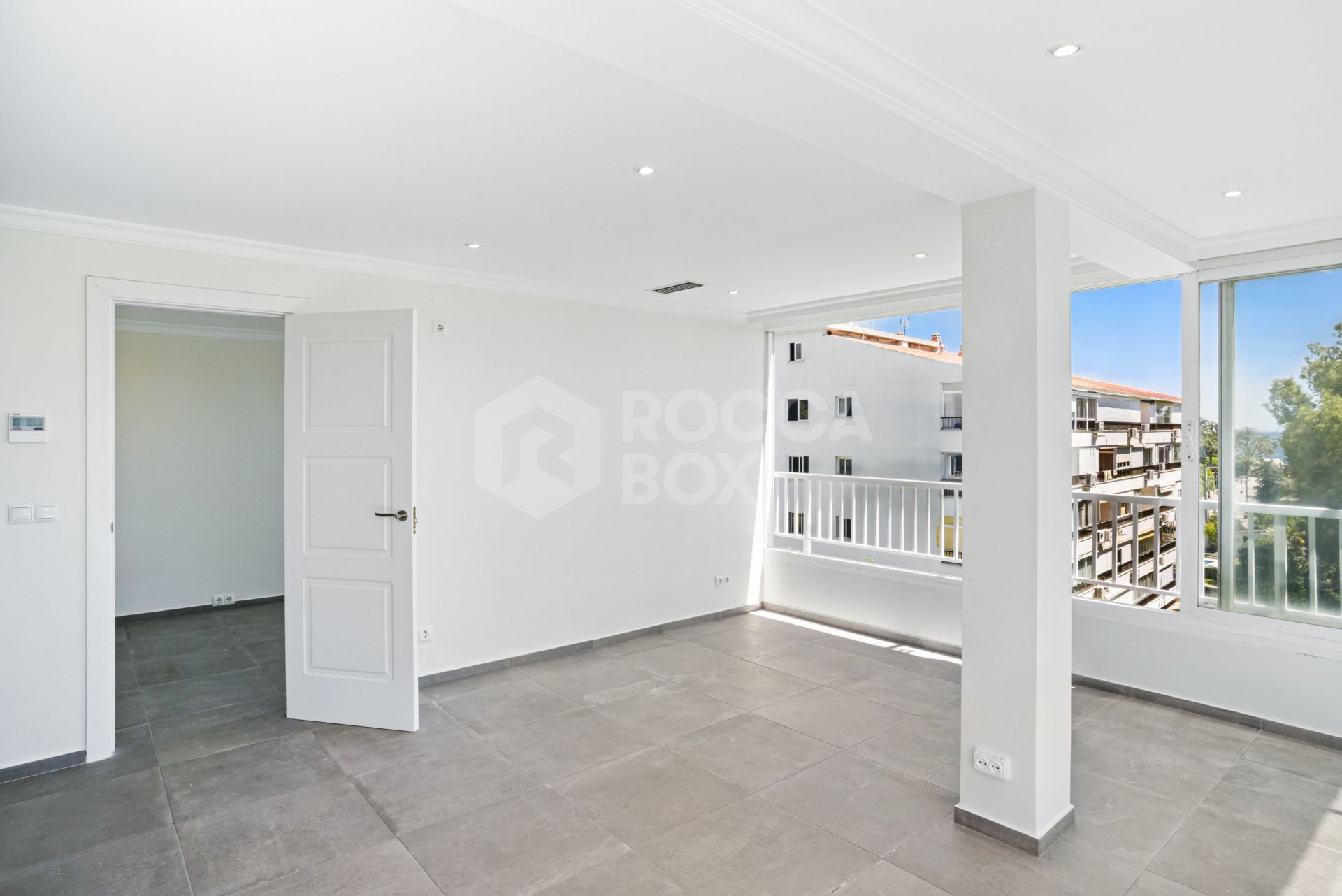 Fully renovated, south-facing one-bedroom apartment in Río Verde, on Marbella’s prestigious Golden Mile.