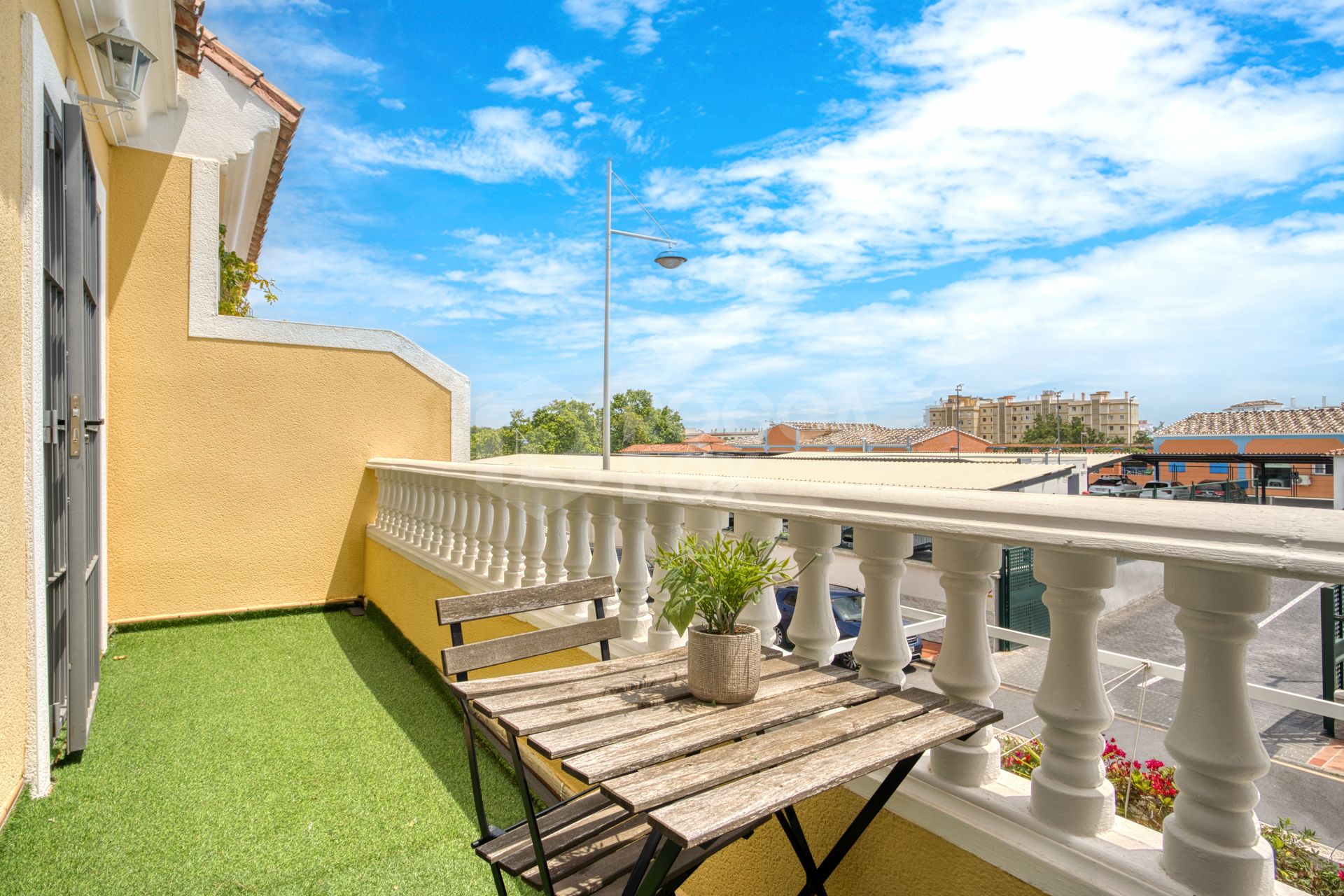 Four bedroom beautifully reformed south facing townhouse in a gated residential community in Calahonda