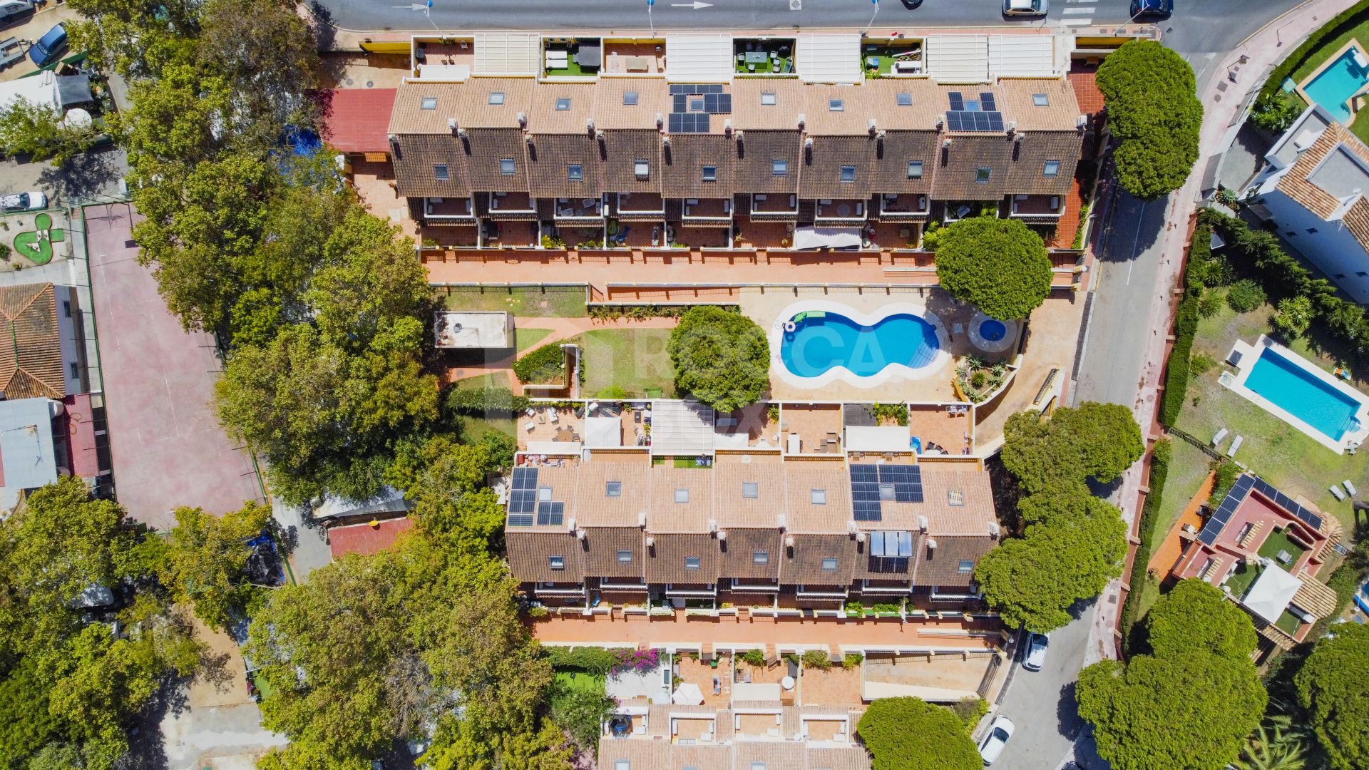 Four bedroom beautifully reformed south facing townhouse in a gated residential community in Calahonda