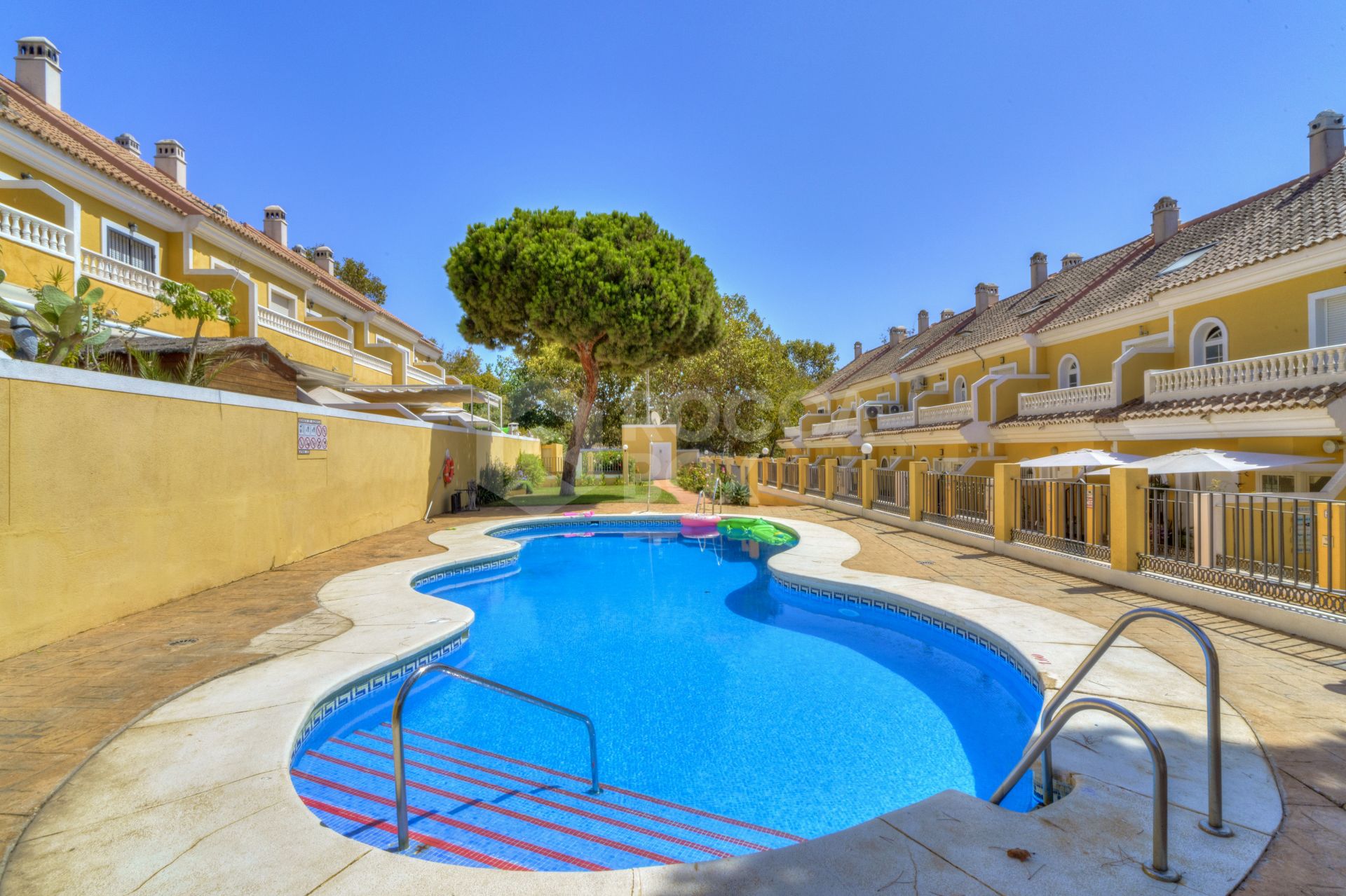 Four bedroom beautifully reformed south facing townhouse in a gated residential community in Calahonda