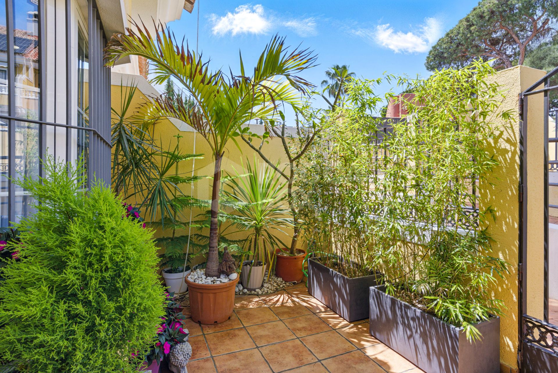 Four bedroom beautifully reformed south facing townhouse in a gated residential community in Calahonda