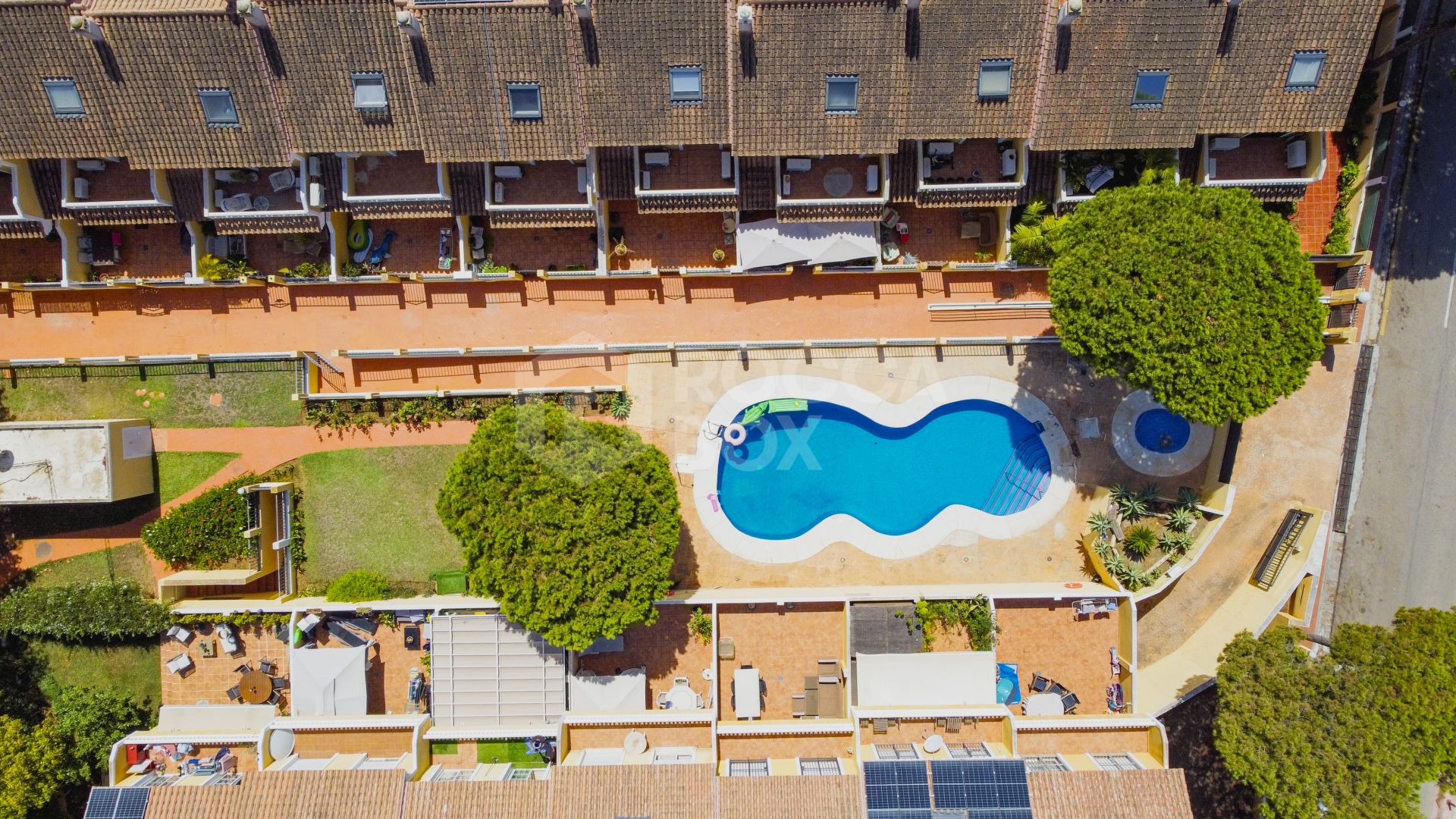 Four bedroom beautifully reformed south facing townhouse in a gated residential community in Calahonda