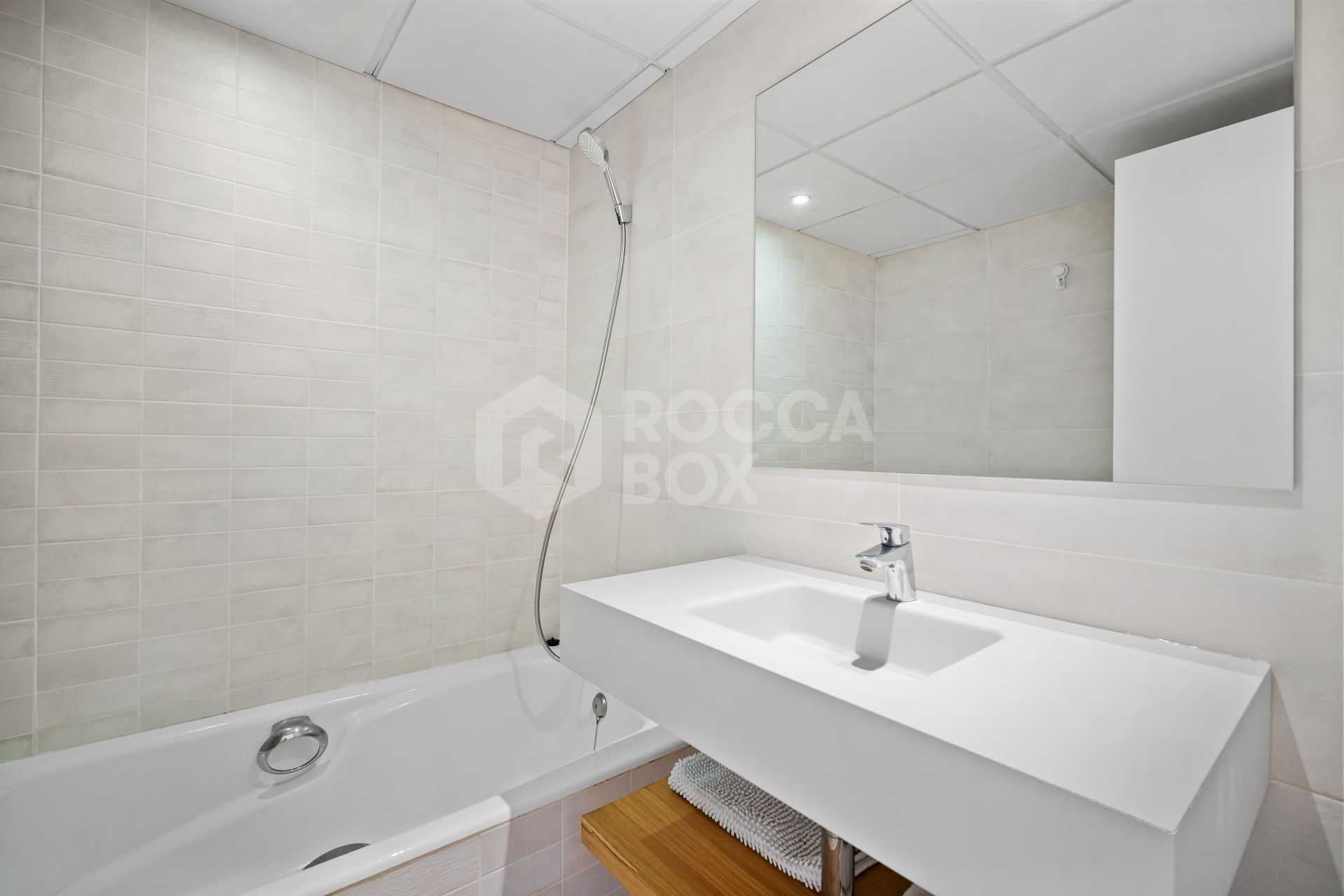 Superb three bedroom, south facing townhouse in Paraiso Bellevue, in El Paraiso on the New Golden Mile