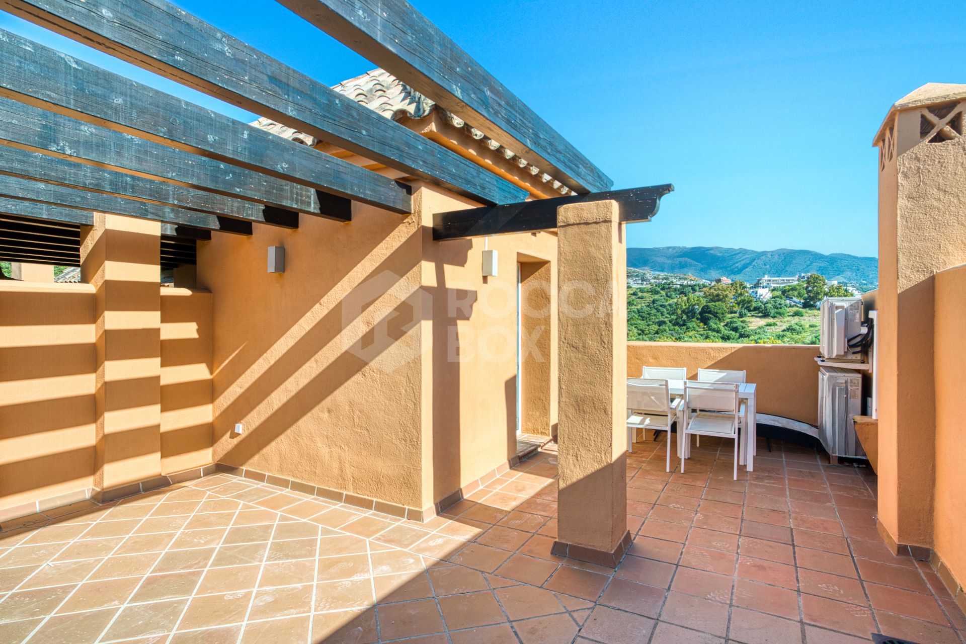 Superb three bedroom, south facing townhouse in Paraiso Bellevue, in El Paraiso on the New Golden Mile