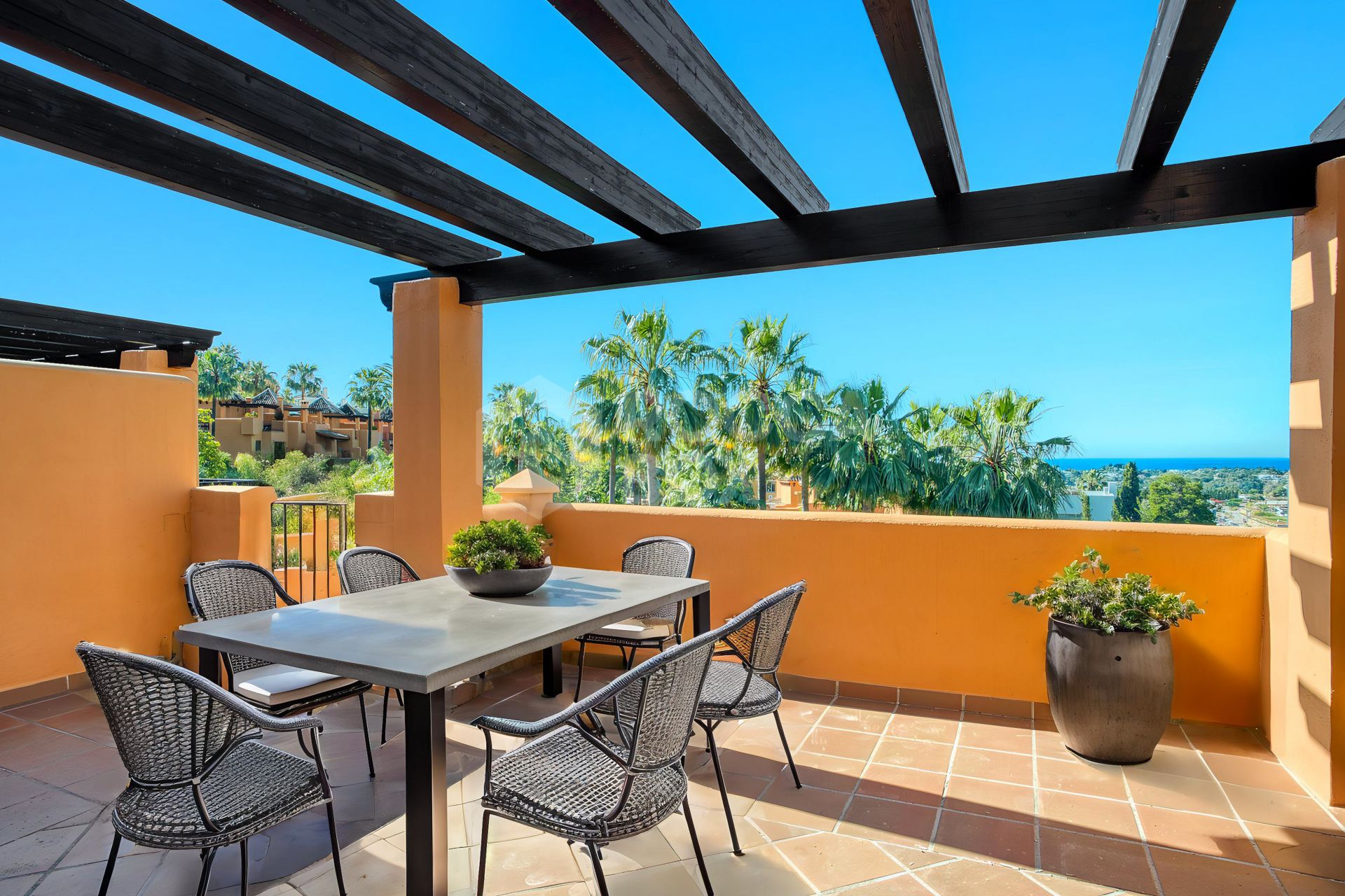 Superb three bedroom, south facing townhouse in Paraiso Bellevue, in El Paraiso on the New Golden Mile