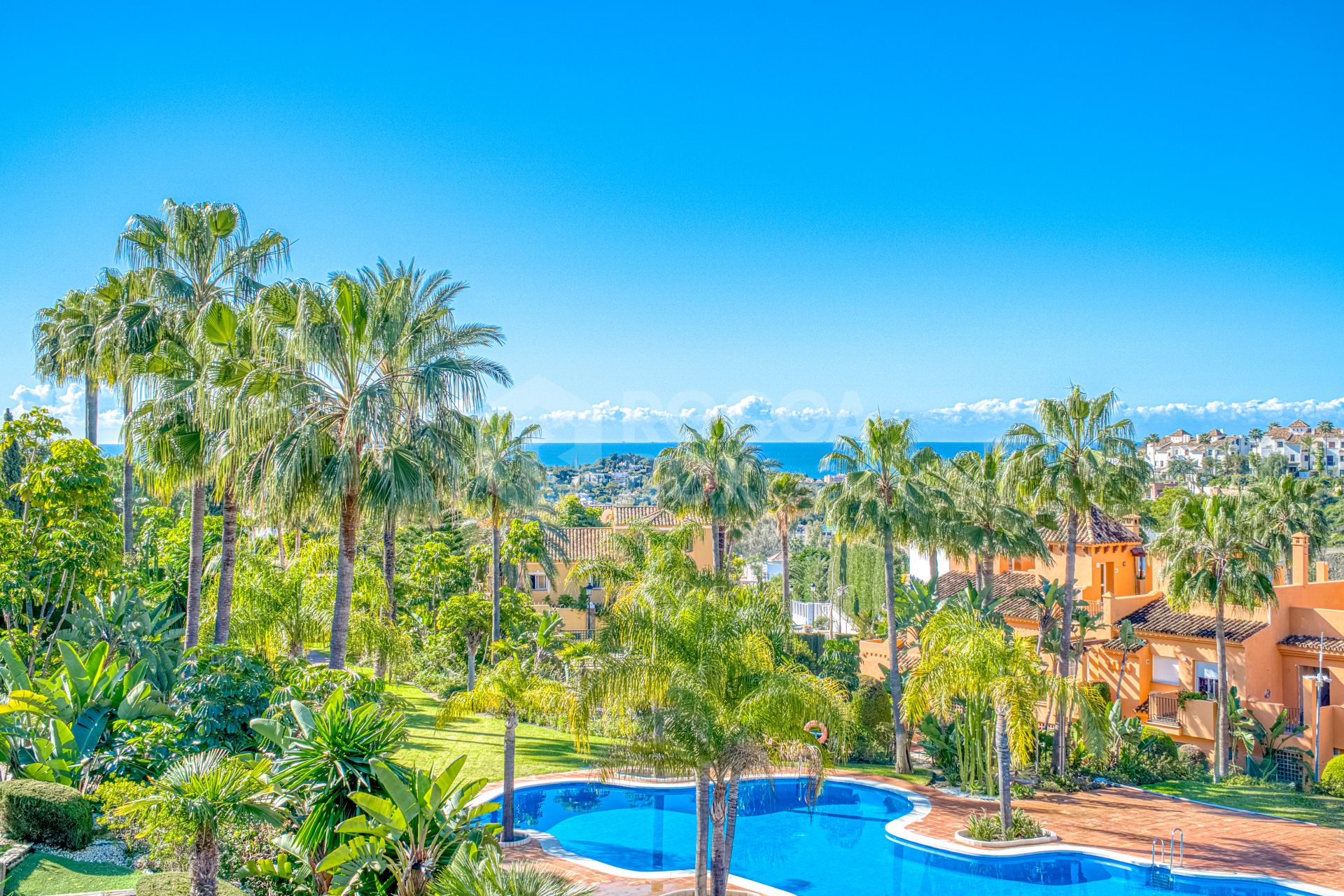 Superb three bedroom, south facing townhouse in Paraiso Bellevue, in El Paraiso on the New Golden Mile