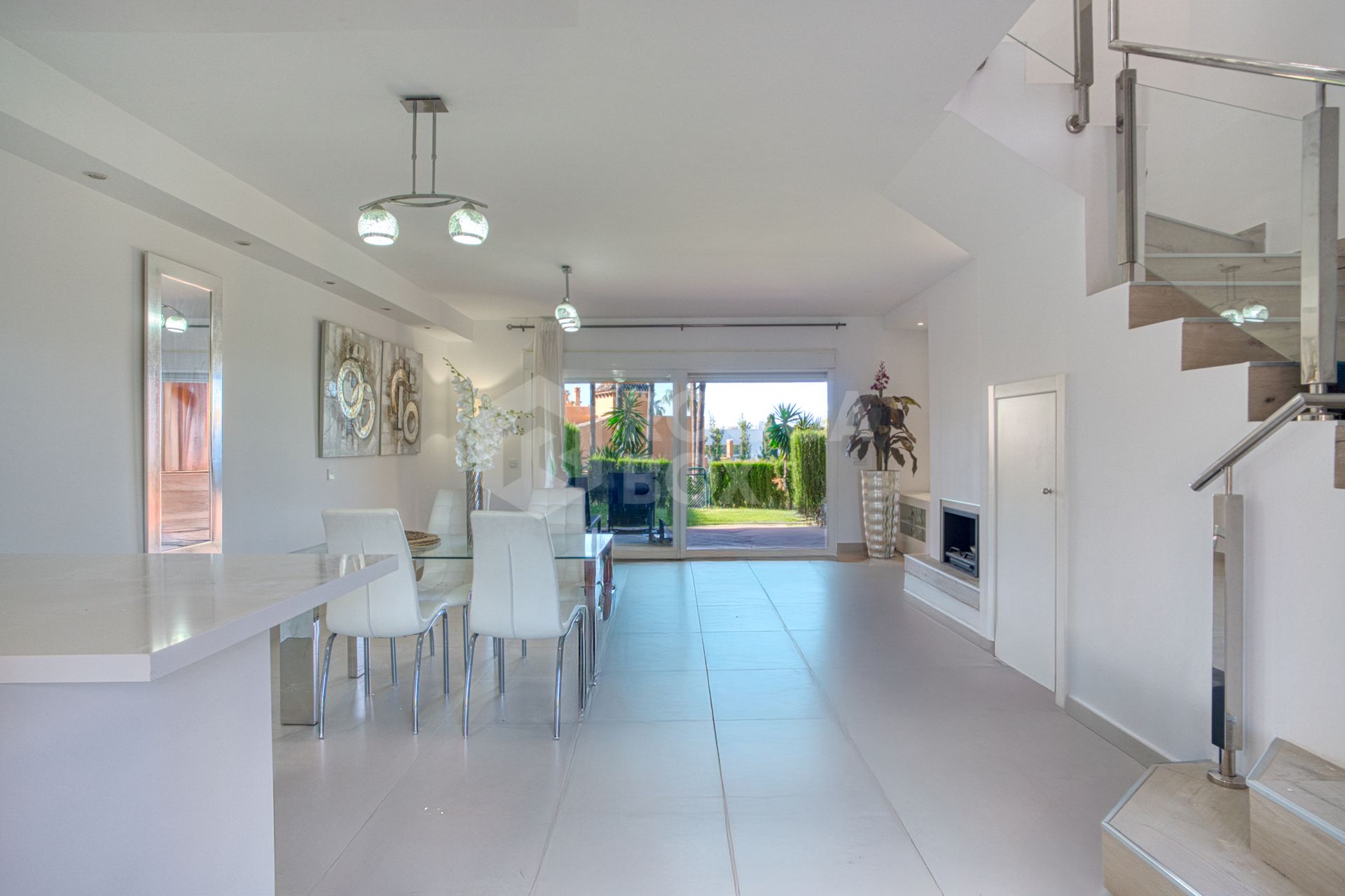 Superb three bedroom, south facing townhouse in Paraiso Bellevue, in El Paraiso on the New Golden Mile