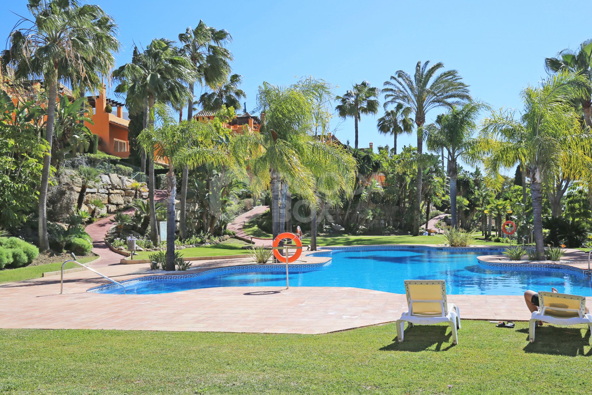 Superb three bedroom, south facing townhouse in Paraiso Bellevue, in El Paraiso on the New Golden Mile