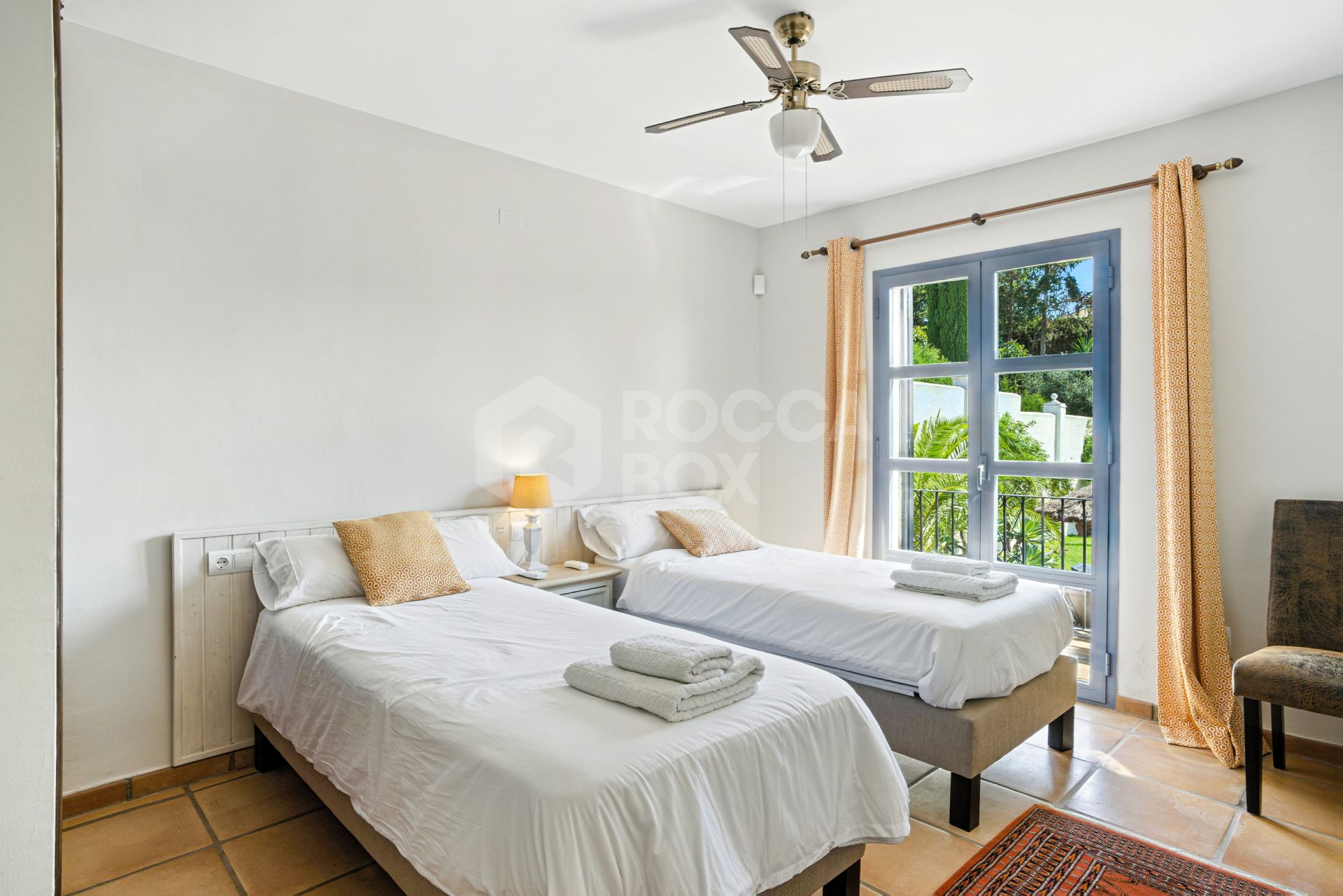 Spacious seven-bedroom, south facing villa with sea views, located in the fantastic area of Estepona