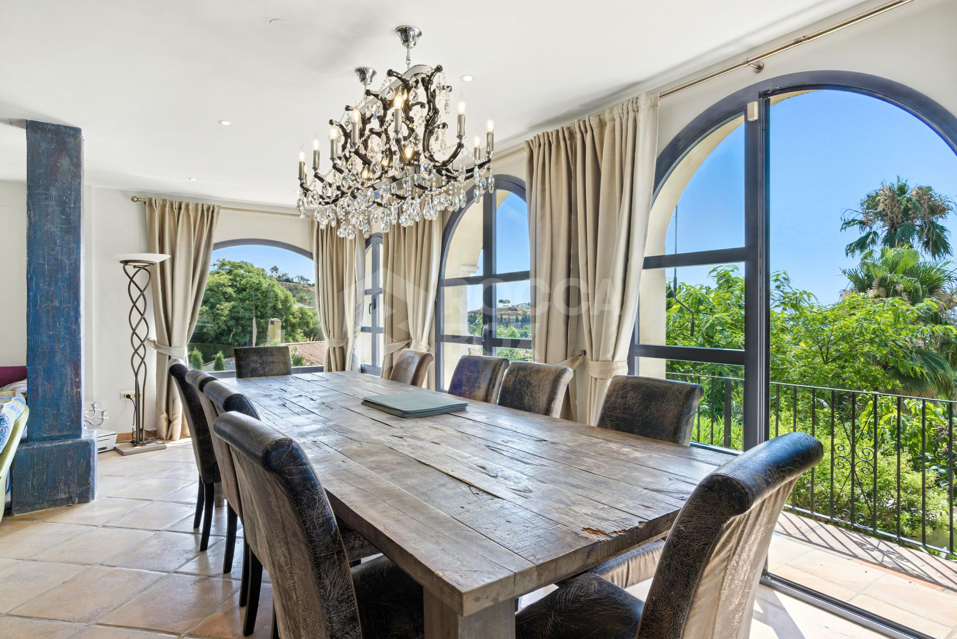 Spacious seven-bedroom, south facing villa with sea views, located in the fantastic area of Estepona