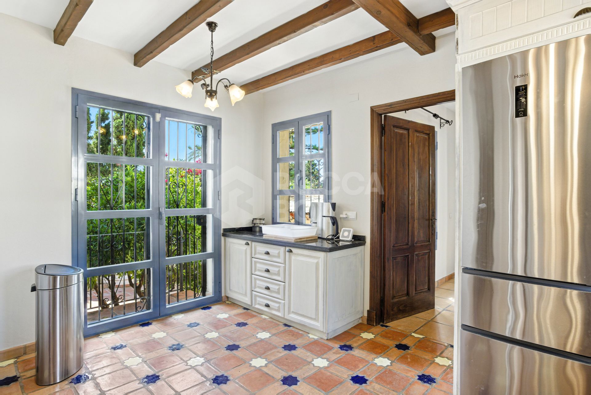 Spacious seven-bedroom, south facing villa with sea views, located in the fantastic area of Estepona