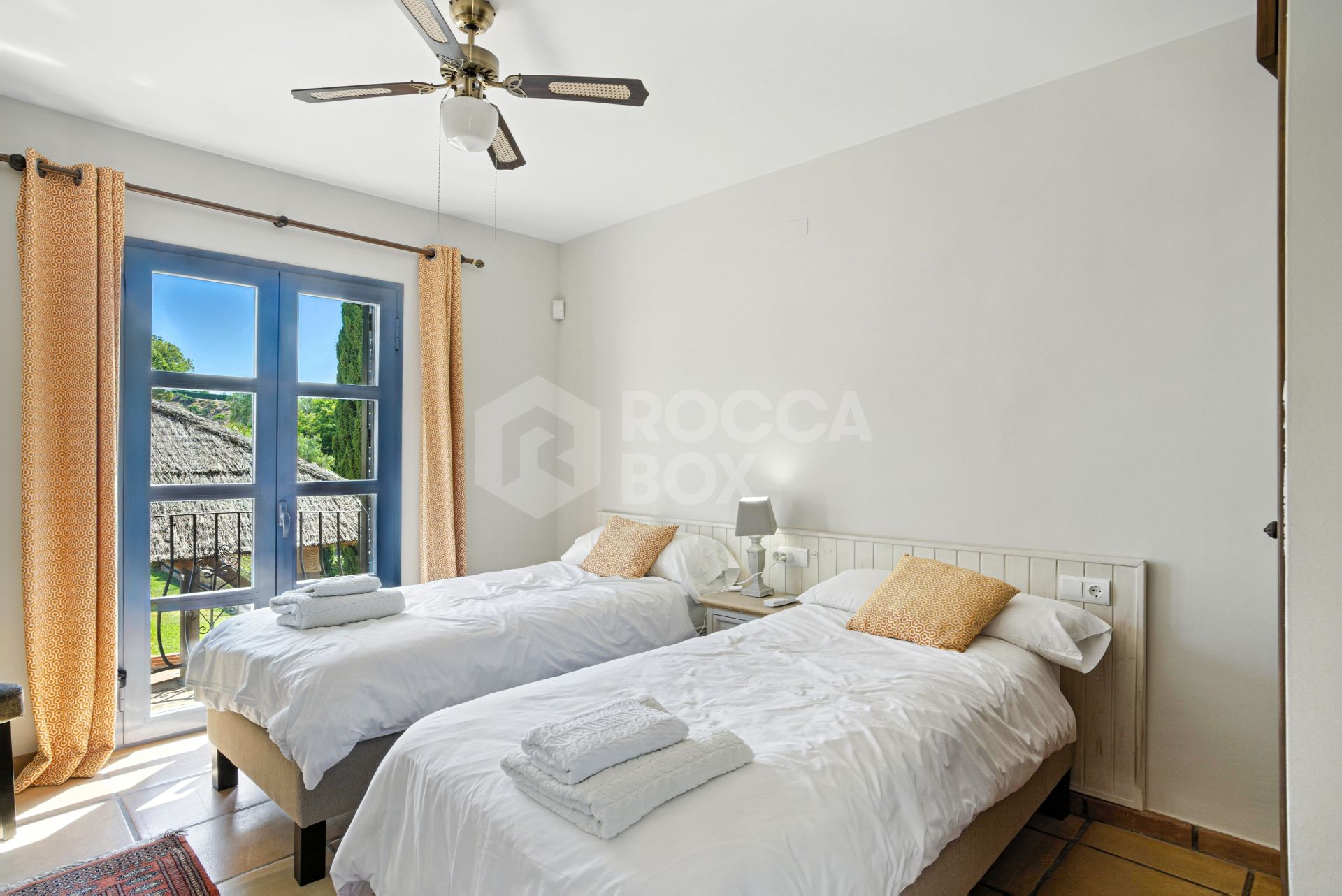 Spacious seven-bedroom, south facing villa with sea views, located in the fantastic area of Estepona