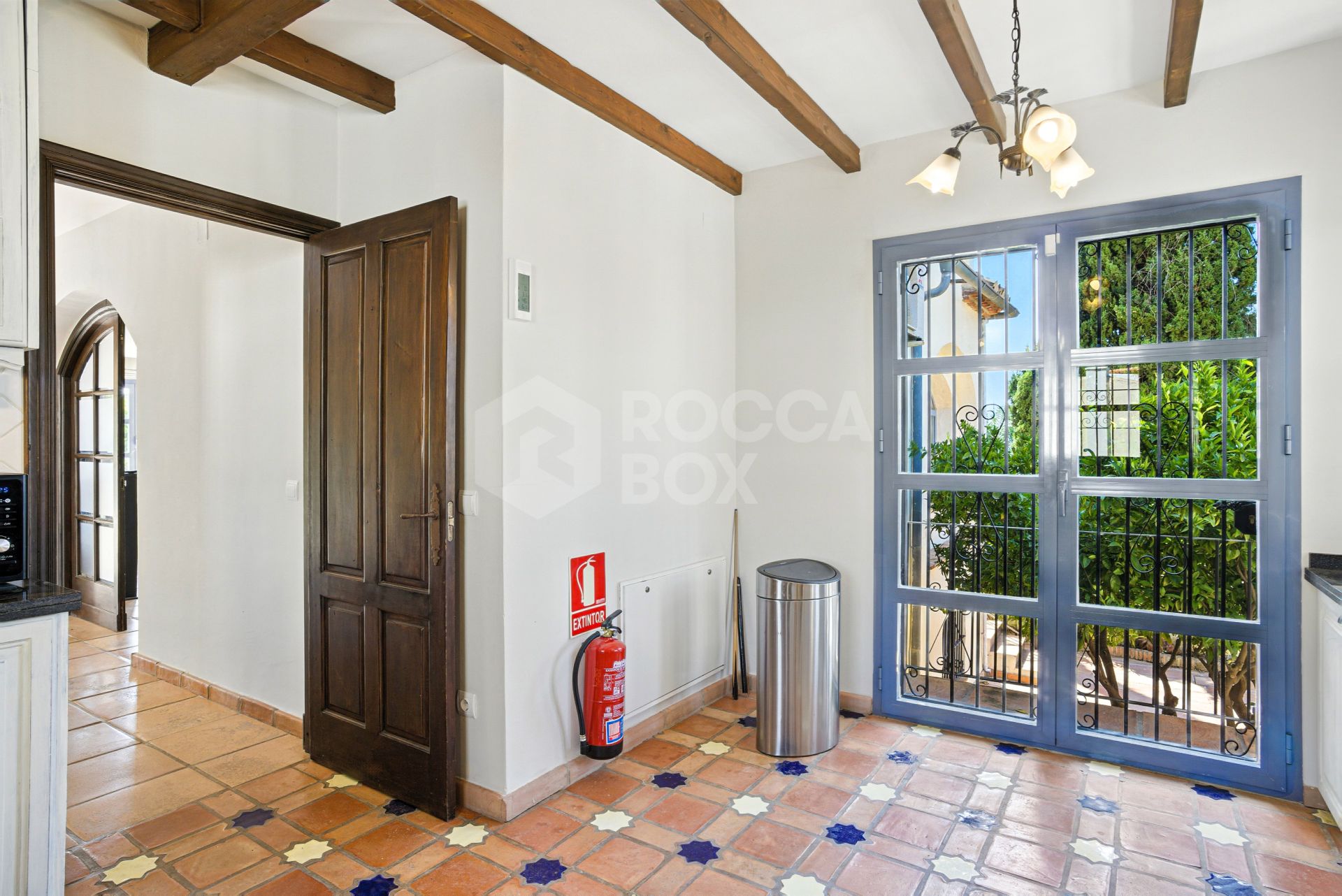 Spacious seven-bedroom, south facing villa with sea views, located in the fantastic area of Estepona
