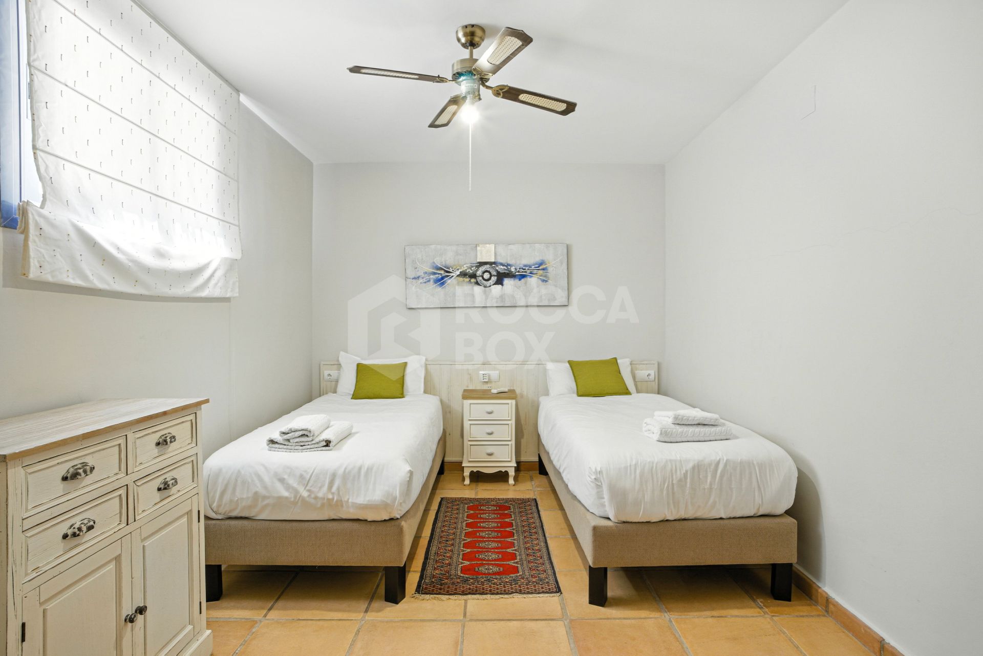 Spacious seven-bedroom, south facing villa with sea views, located in the fantastic area of Estepona