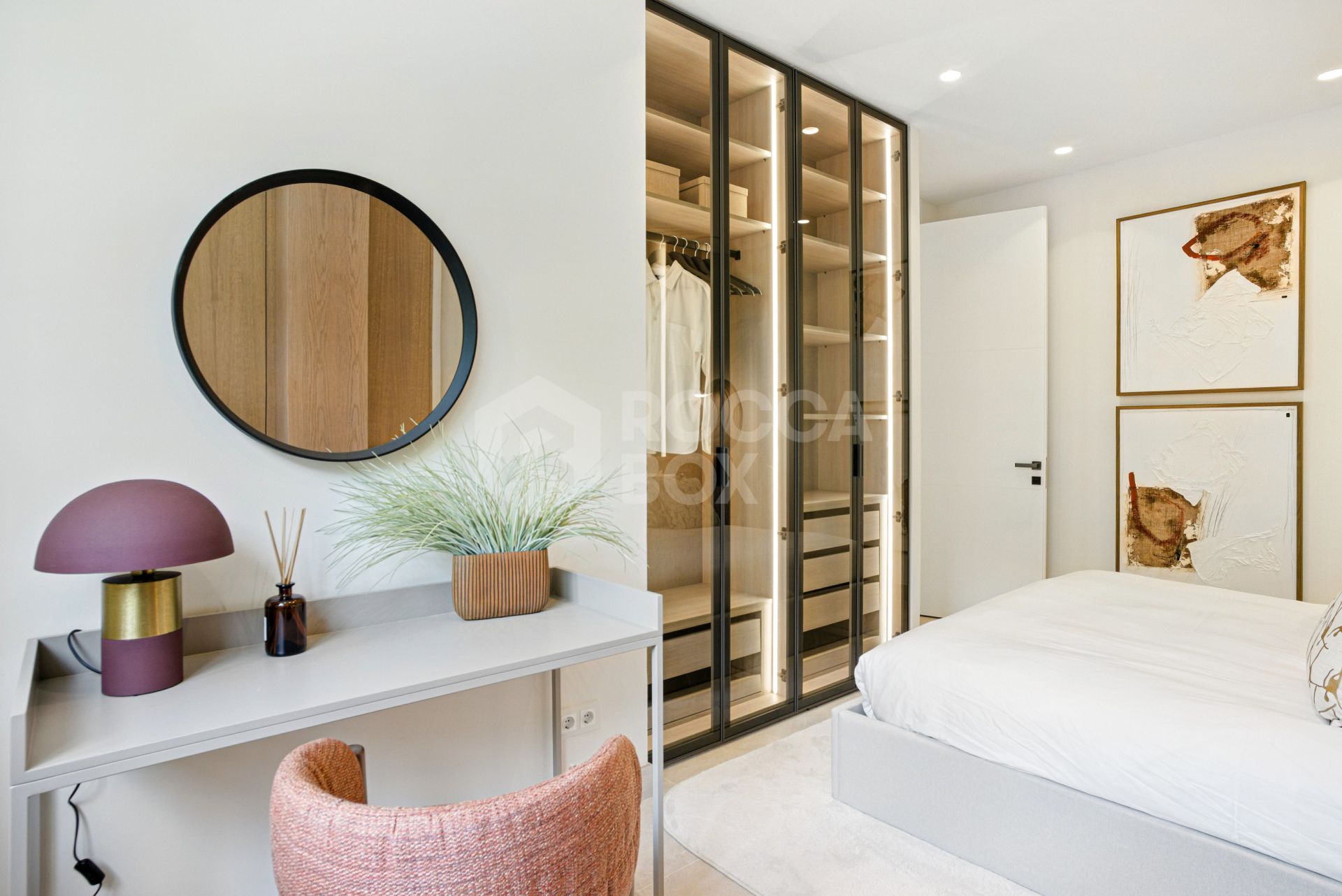 Luxurious south facing, three bedroom beachfront apartment, located in the prestigious community of Río Real Playa.