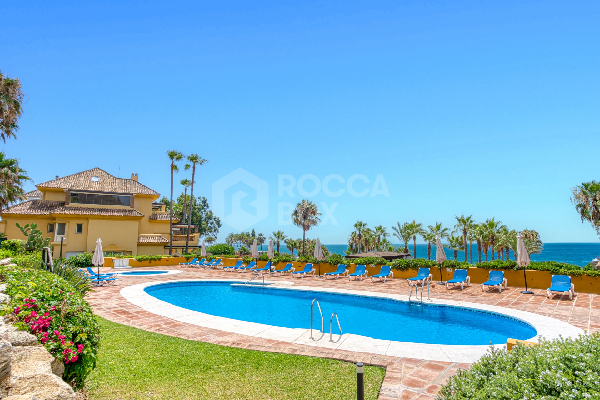 Luxurious south facing, three bedroom beachfront apartment, located in the prestigious community of Río Real Playa.