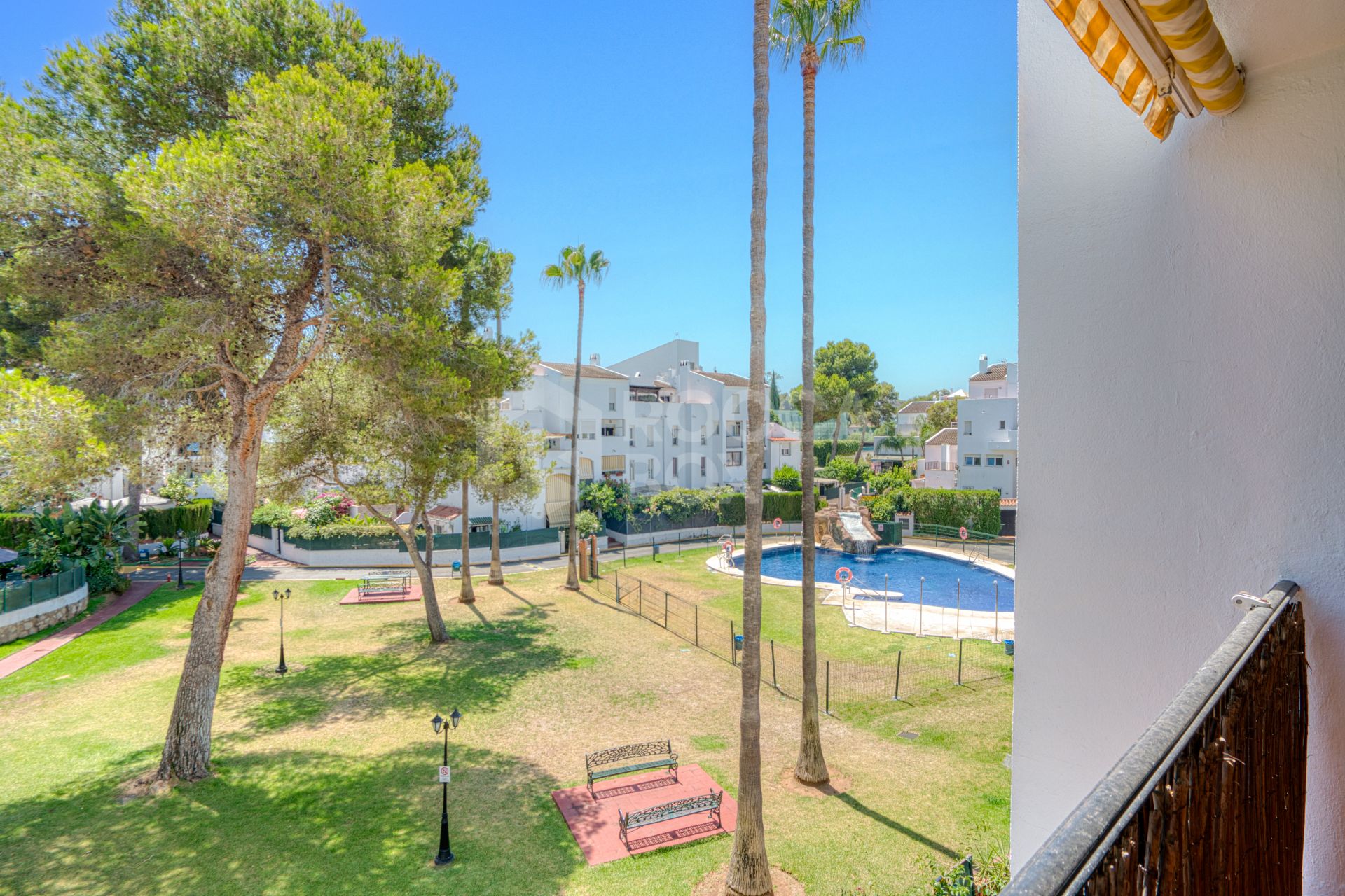 Fantastic reform opportunity; three bedroom apartment located in the gated community, Parque Elviria in Marbella - walking distance to the beach