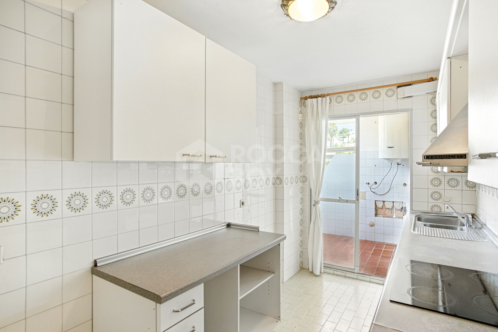 Fantastic reform opportunity; three bedroom apartment located in the gated community, Parque Elviria in Marbella - walking distance to the beach