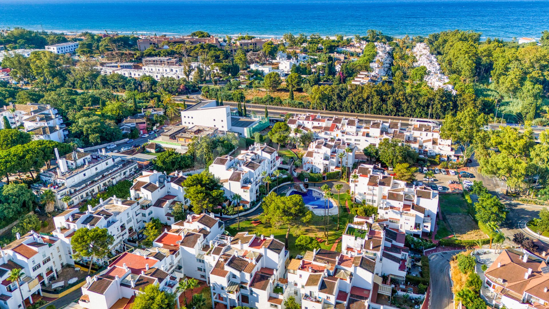 Fantastic reform opportunity; three bedroom apartment located in the gated community, Parque Elviria in Marbella - walking distance to the beach