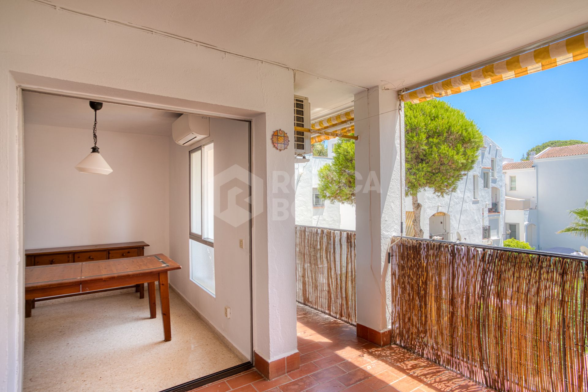 Fantastic reform opportunity; three bedroom apartment located in the gated community, Parque Elviria in Marbella - walking distance to the beach