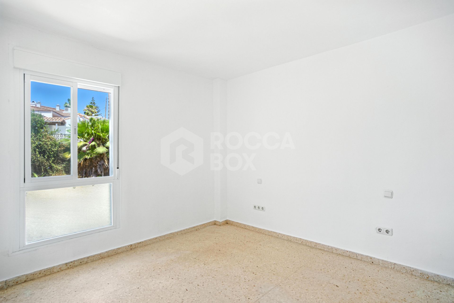 Fantastic reform opportunity; three bedroom apartment located in the gated community, Parque Elviria in Marbella - walking distance to the beach