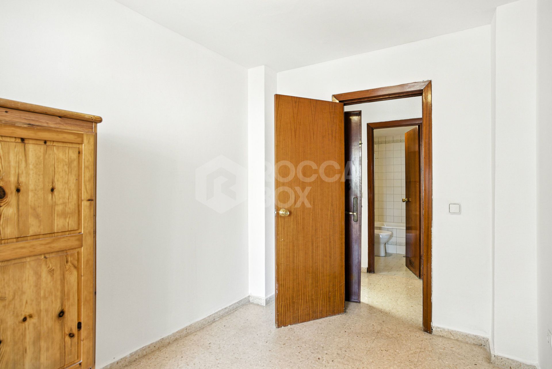 Fantastic reform opportunity; three bedroom apartment located in the gated community, Parque Elviria in Marbella - walking distance to the beach