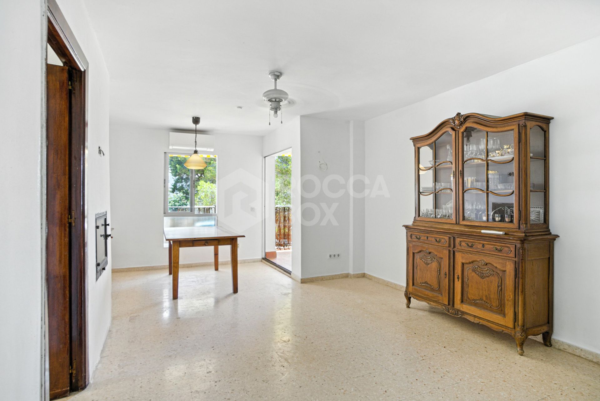 Fantastic reform opportunity; three bedroom apartment located in the gated community, Parque Elviria in Marbella - walking distance to the beach