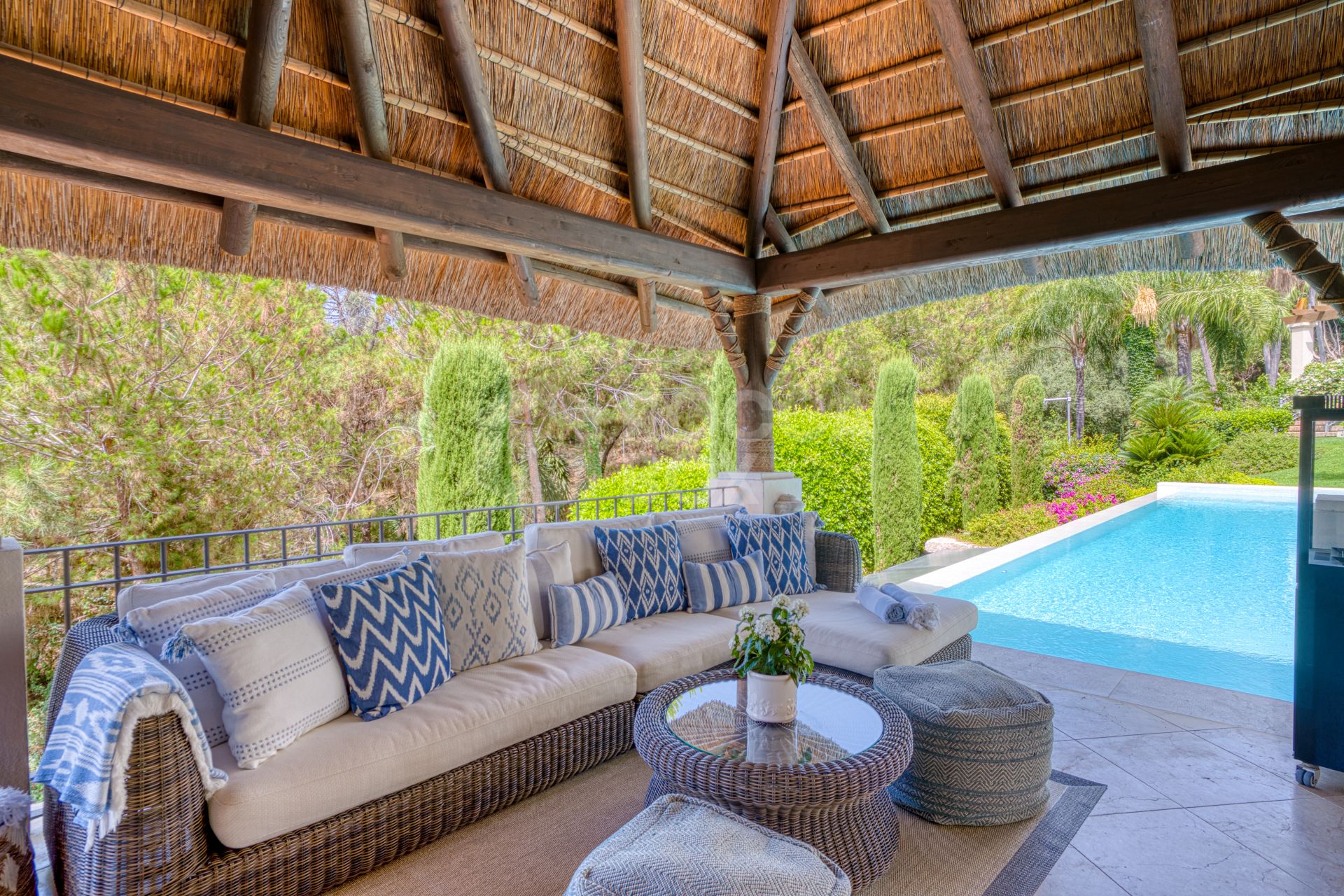 Elegant Six Bedroom, South-Facing Villa in Prestigious Lomas de Marbella Club