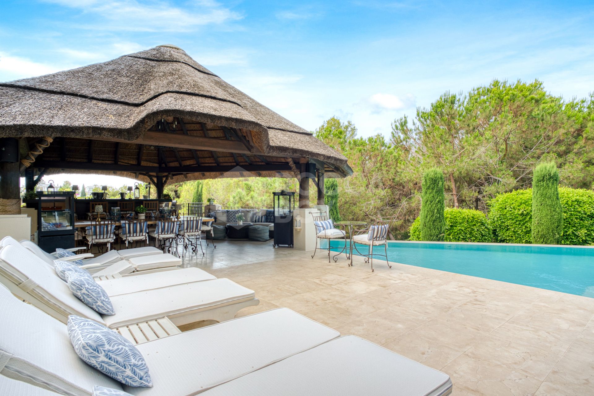 Elegant Six Bedroom, South-Facing Villa in Prestigious Lomas de Marbella Club
