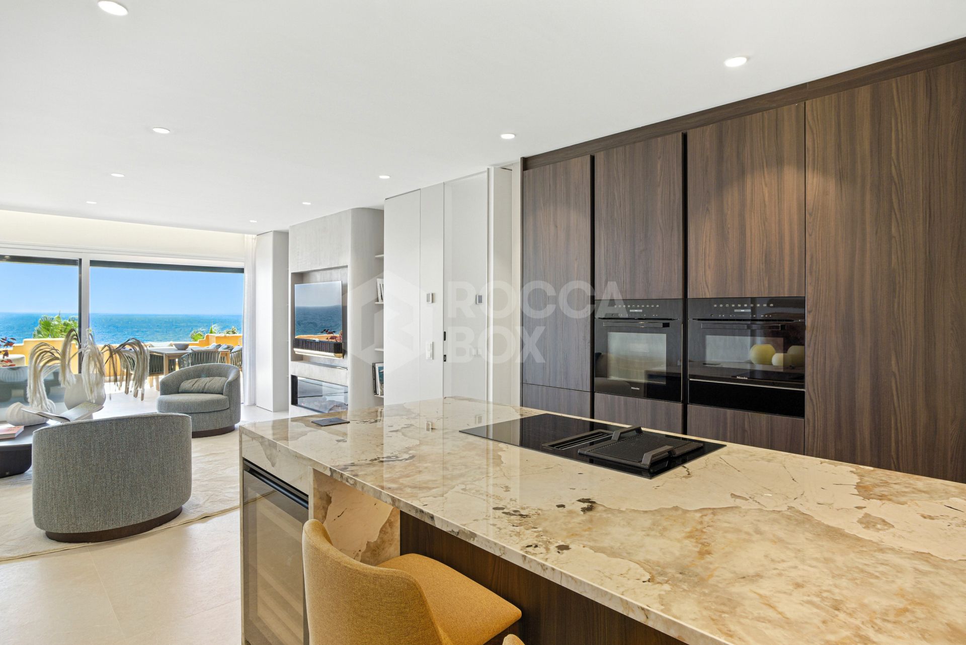 Beautiful beach front, south facing four bedroom apartment located in Los Granados del Mar on the New Golden Mile