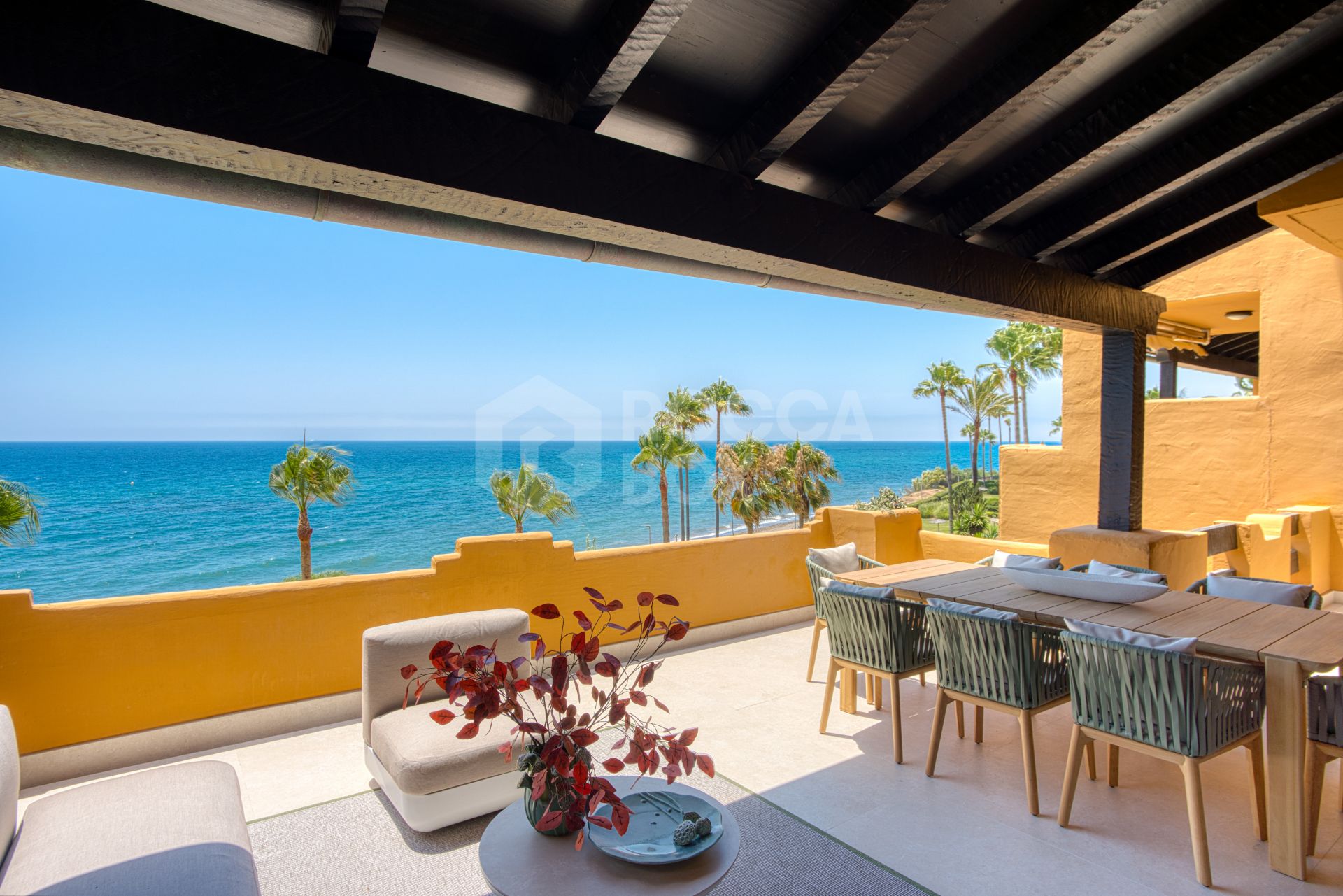 Beautiful beach front, south facing four bedroom apartment located in Los Granados del Mar on the New Golden Mile