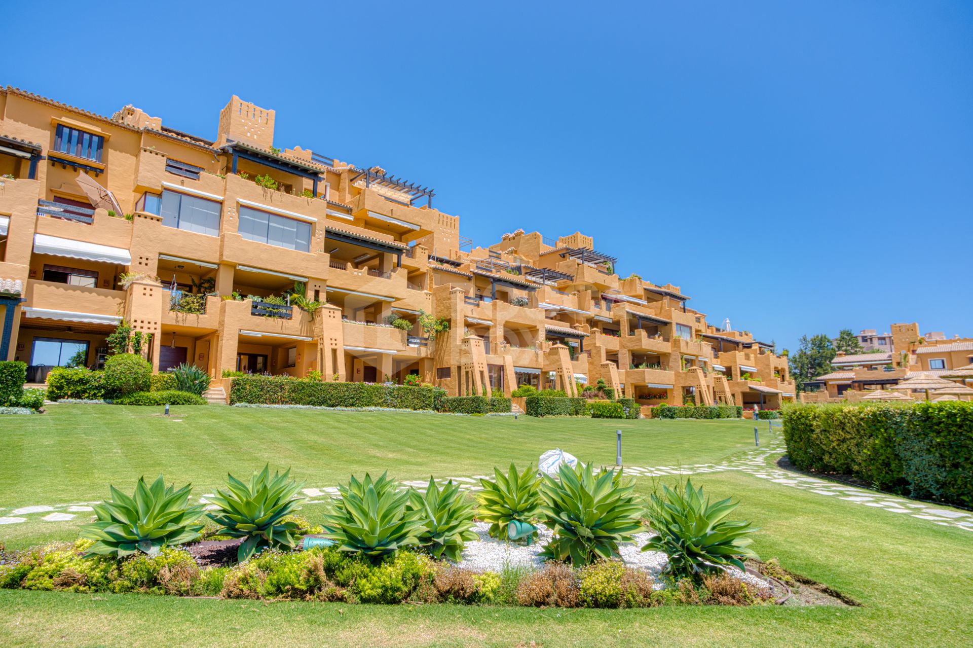 Beautiful beach front, south facing four bedroom apartment located in Los Granados del Mar on the New Golden Mile
